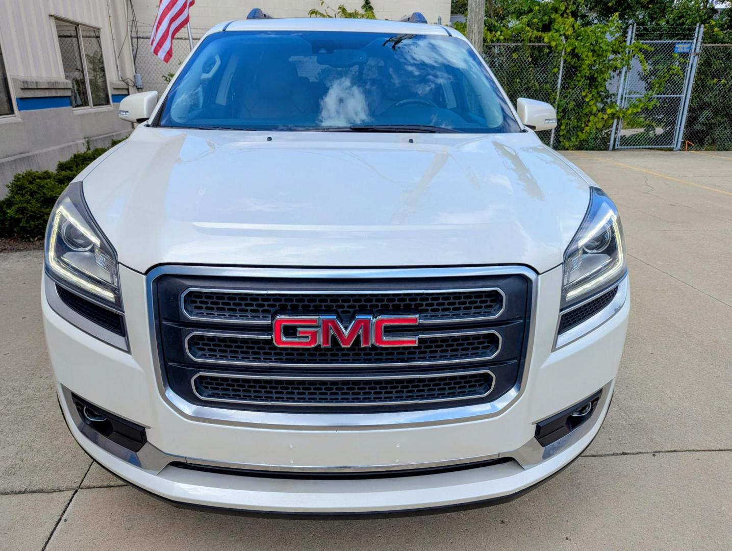 2015 White /Dark Cashmere Leather GMC Acadia SLT-1 AWD (1GKKVRKD3FJ) with an 3.6L V6 DOHC 24V engine, 6-Speed Automatic transmission, located at 603 Amelia Street, Plymouth, MI, 48170, (734) 459-5520, 42.378841, -83.464546 - We will be closed September 11 through the 15th. Reopening on Tuesday, September 16th. We will respond to messages. Vehicles shown by appointment - Please call ahead - 734-459-5520, text 734-658-4573 or contact us via our web site at: http://www.selectmotors.com for complete Inventory, Photos, Vi - Photo#1