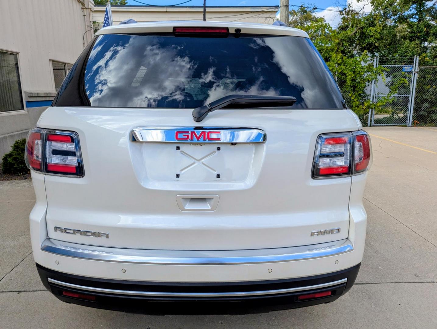 2015 White /Dark Cashmere Leather GMC Acadia SLT-1 AWD (1GKKVRKD3FJ) with an 3.6L V6 DOHC 24V engine, 6-Speed Automatic transmission, located at 603 Amelia Street, Plymouth, MI, 48170, (734) 459-5520, 42.378841, -83.464546 - We will be closed September 11 through the 15th. Reopening on Tuesday, September 16th. We will respond to messages. Vehicles shown by appointment - Please call ahead - 734-459-5520, text 734-658-4573 or contact us via our web site at: http://www.selectmotors.com for complete Inventory, Photos, Vi - Photo#15