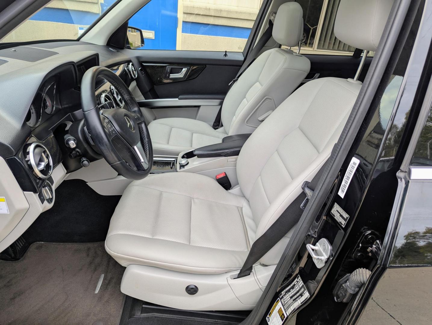 2014 Black /Alpaca Grey/Black Mercedes-Benz GLK-Class GLK350 (WDCGG5HB2EG) with an 3.5L V6 DOHC 24V engine, 7-Speed Automatic transmission, located at 603 Amelia Street, Plymouth, MI, 48170, (734) 459-5520, 42.378841, -83.464546 - Vehicles shown by appointment - Please call ahead - 734-459-5520, text 734-658-4573 or contact us via our web site at: http://www.selectmotors.com for complete Inventory, Photos, Videos and FREE Carfax Reports. 2014 Mercedes GLK350, Black with Alpaca Grey/Black interior, 60K miles. Premium 1 Pack - Photo#4