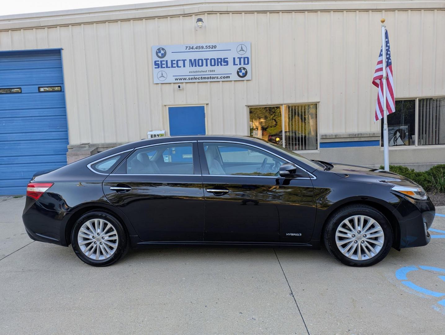 2014 Black /Light Gray Leather Toyota Avalon Hybrid XLE Premium (4T1BD1EB9EU) with an 2.5L L4 DOHC 16V HYBRID engine, Continuously Variable Transmission transmission, located at 603 Amelia Street, Plymouth, MI, 48170, (734) 459-5520, 42.378841, -83.464546 - Vehicles shown by appointment - Please call ahead - 734-459-5520, text 734-658-4573 or contact us via our web site at: http://www.selectmotors.com for complete Inventory, Photos, Videos and FREE Carfax Reports. 2014 Toyota Avalon, Hybrid - Touring, Black with light gray leather interior, 95K one - Photo#11