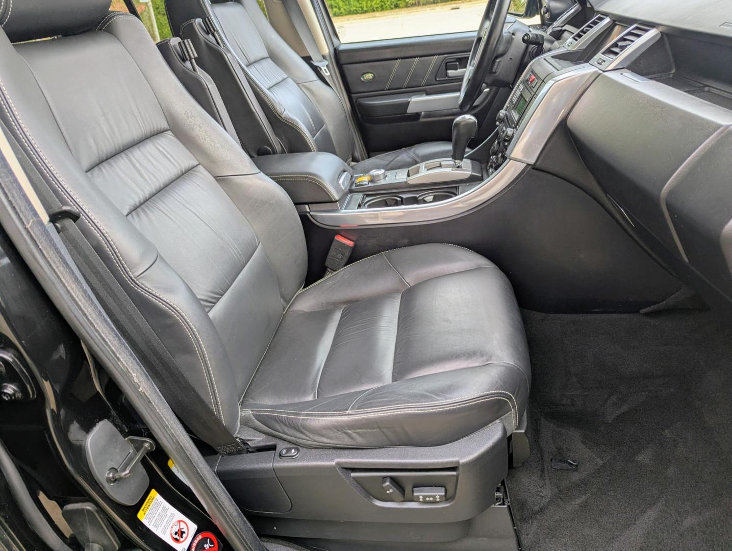 2009 Black /Black Leather Land Rover Range Rover Sport HSE (SALSK25499A) with an 4.4L V8 DOHC 32V engine, 6-Speed Automatic Overdrive transmission, located at 603 Amelia Street, Plymouth, MI, 48170, (734) 459-5520, 42.378841, -83.464546 - Vehicles shown by appointment - Please call ahead - 734-459-5520, text 734-658-4573 or contact us via our web site at: http://www.selectmotors.com for complete Inventory, Photos, Videos and FREE Carfax Reports. 2009 Land Rover Range Rover Sport HSE Luxury, Santorini Black with Black leather inter - Photo#11