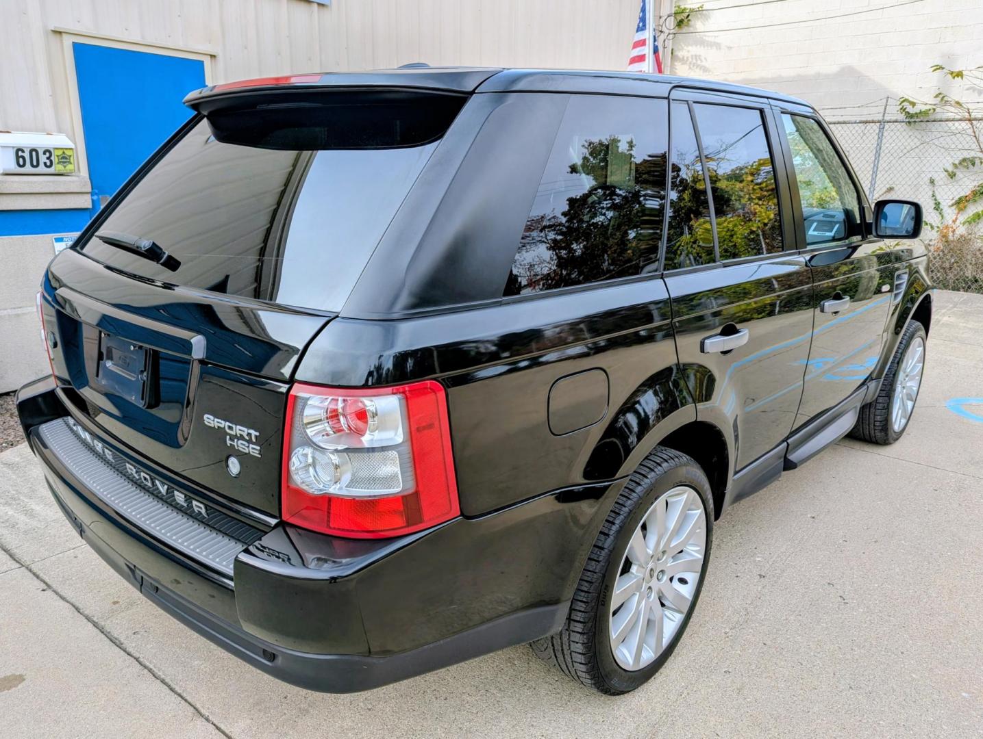 2009 Black /Black Leather Land Rover Range Rover Sport HSE (SALSK25499A) with an 4.4L V8 DOHC 32V engine, 6-Speed Automatic Overdrive transmission, located at 603 Amelia Street, Plymouth, MI, 48170, (734) 459-5520, 42.378841, -83.464546 - Vehicles shown by appointment - Please call ahead - 734-459-5520, text 734-658-4573 or contact us via our web site at: http://www.selectmotors.com for complete Inventory, Photos, Videos and FREE Carfax Reports. 2009 Land Rover Range Rover Sport HSE Luxury, Santorini Black with Black leather inter - Photo#16