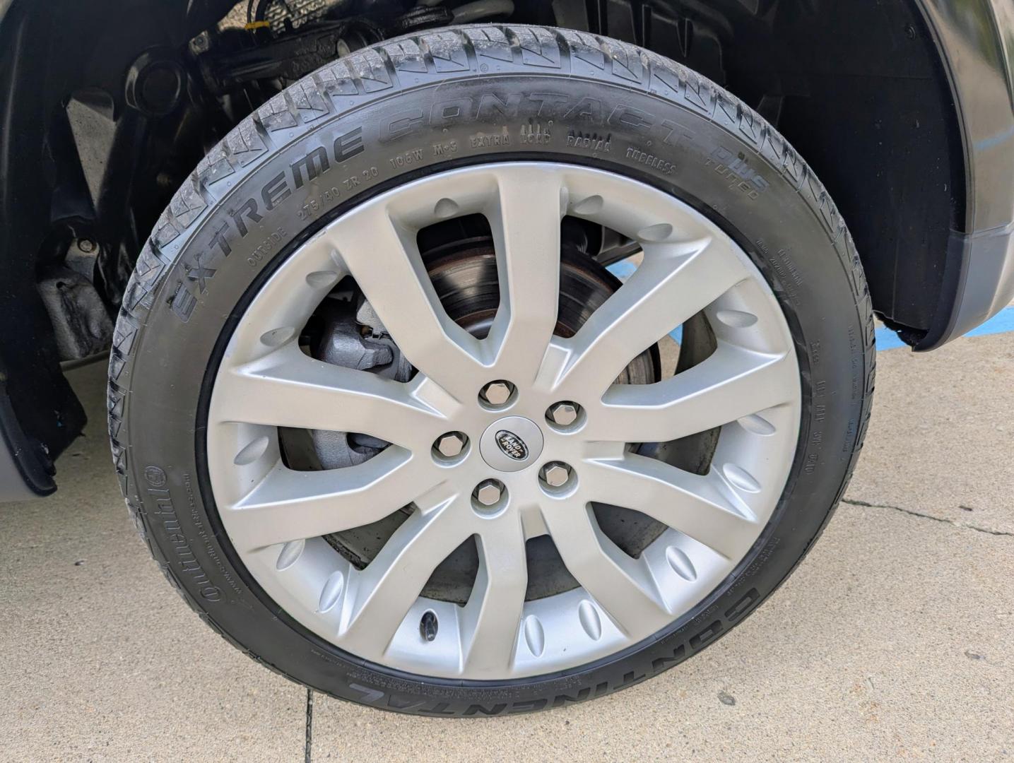 2009 Black /Black Leather Land Rover Range Rover Sport HSE (SALSK25499A) with an 4.4L V8 DOHC 32V engine, 6-Speed Automatic Overdrive transmission, located at 603 Amelia Street, Plymouth, MI, 48170, (734) 459-5520, 42.378841, -83.464546 - Vehicles shown by appointment - Please call ahead - 734-459-5520, text 734-658-4573 or contact us via our web site at: http://www.selectmotors.com for complete Inventory, Photos, Videos and FREE Carfax Reports. 2009 Land Rover Range Rover Sport HSE Luxury, Santorini Black with Black leather inter - Photo#18