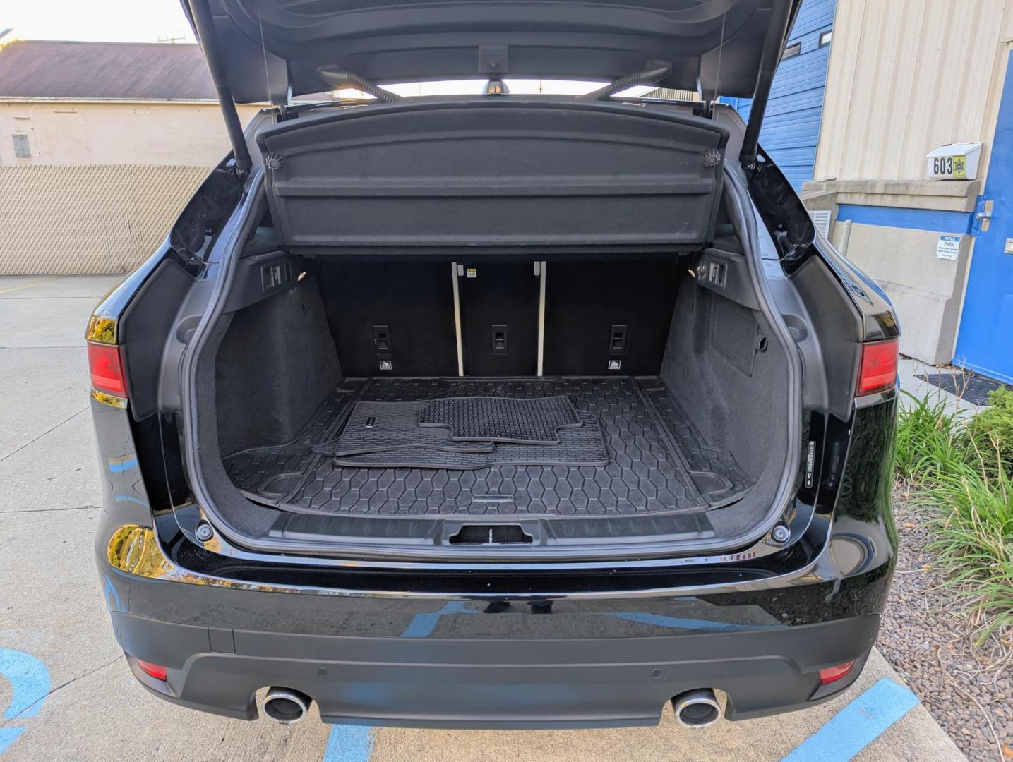 2017 Black /Black Jaguar F-Pace 35t Prestige (SADCK2BV3HA) with an 3.0L V6 DOHC 24V SUPERCHARGED engine, 8A transmission, located at 603 Amelia Street, Plymouth, MI, 48170, (734) 459-5520, 42.378841, -83.464546 - Photo#6