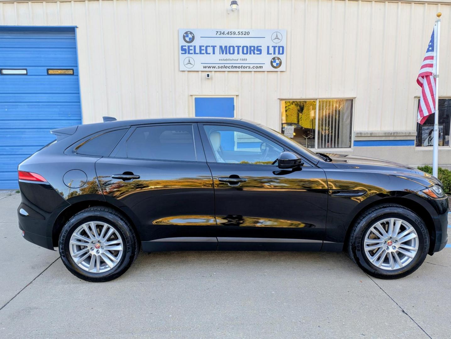 2017 Black /Black Jaguar F-Pace 35t Prestige (SADCK2BV3HA) with an 3.0L V6 DOHC 24V SUPERCHARGED engine, 8A transmission, located at 603 Amelia Street, Plymouth, MI, 48170, (734) 459-5520, 42.378841, -83.464546 - Photo#11