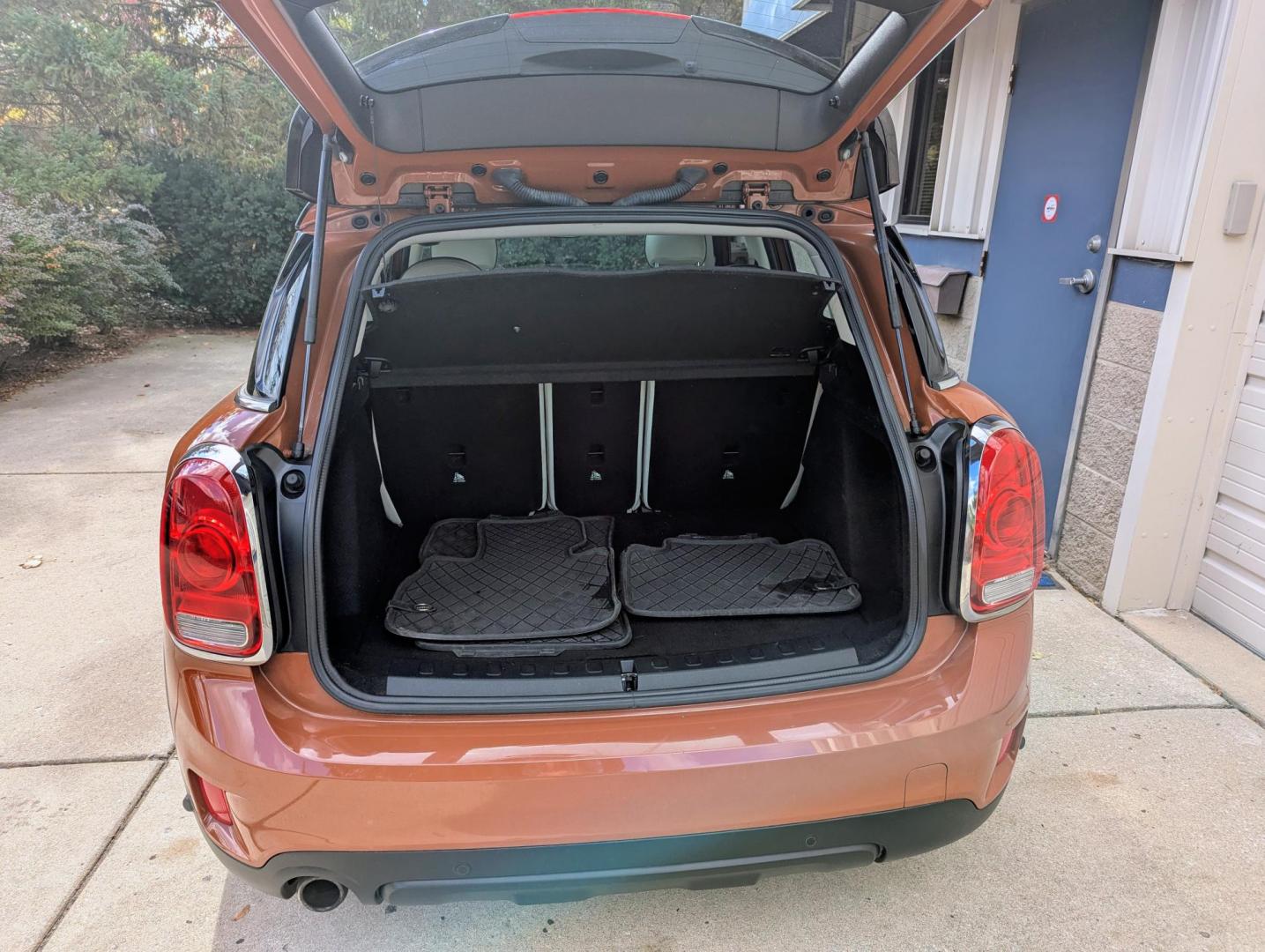 2017 Chestnut /Grey Leather Mini Countryman ALL4 (WMZYV5C30H3) with an 1.5 I3 16V TURBO engine, Automatic transmission, located at 603 Amelia Street, Plymouth, MI, 48170, (734) 459-5520, 42.378841, -83.464546 - Vehicles shown by appointment - Please call ahead - 734-459-5520, text 734-658-4573 or contact us via our web site at: http://www.selectmotors.com for complete Inventory, Photos, Videos and FREE Carfax Reports. 2017 MINI Countryman Cooper ALL4, Chestnut with Satellite Grey leather interior, 85K m - Photo#7