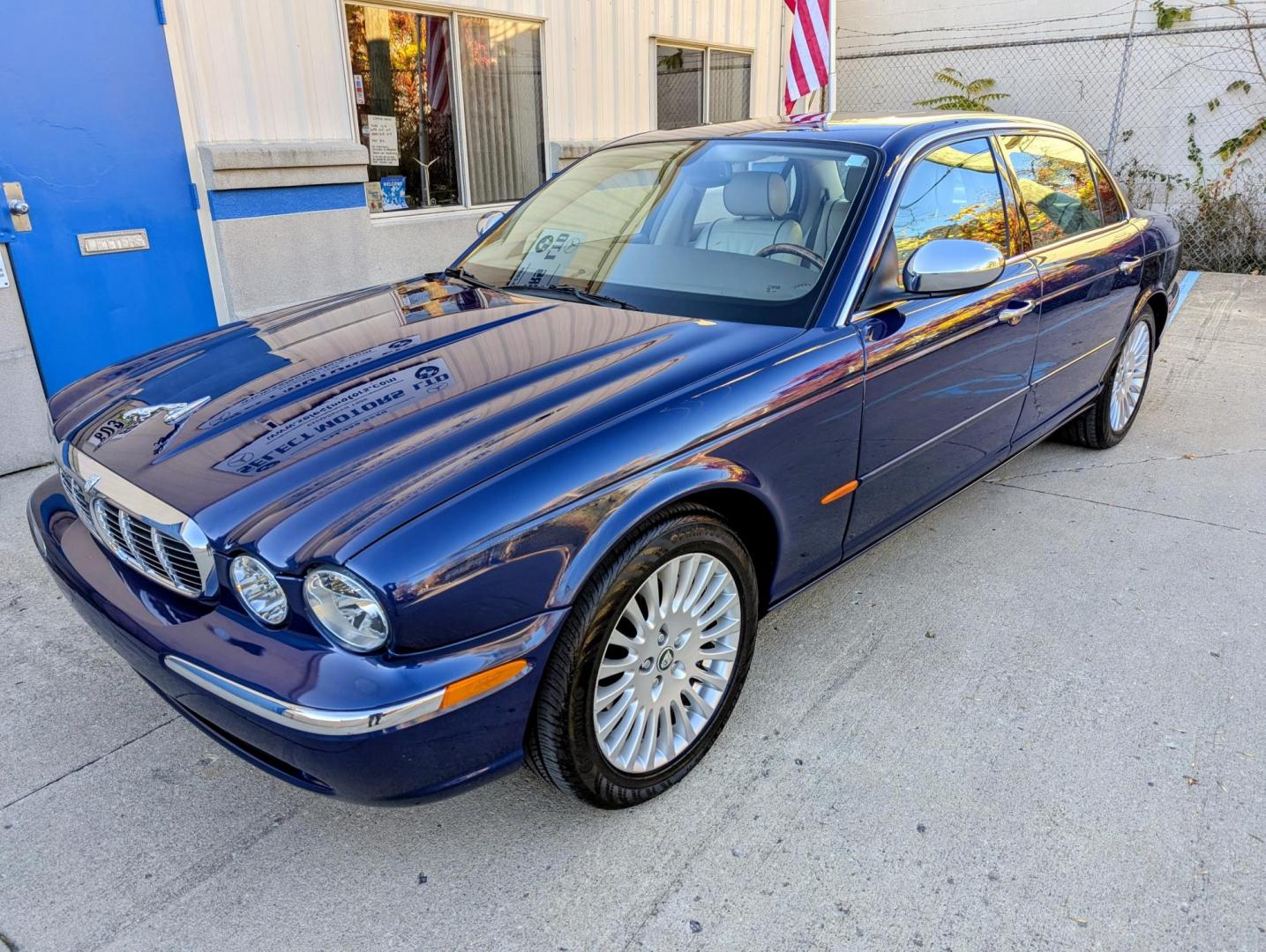 2005 Pacific Blue /Ivory Jaguar XJ-Series Vanden Plas (SAJWA82C05S) with an 4.2L V8 DOHC 32V engine, 6-Speed Automatic Overdrive transmission, located at 603 Amelia Street, Plymouth, MI, 48170, (734) 459-5520, 42.378841, -83.464546 - Vehicles shown by appointment - Please call ahead - 734-459-5520, text 734-658-4573 or contact us via our web site at: http://www.selectmotors.com for complete Inventory, Photos, Videos and FREE Carfax Reports. 2005 Jaguar XJ8 Vanden Plas, Pacific Blue with Ivory interior, one owner, 68K miles. P - Photo#0