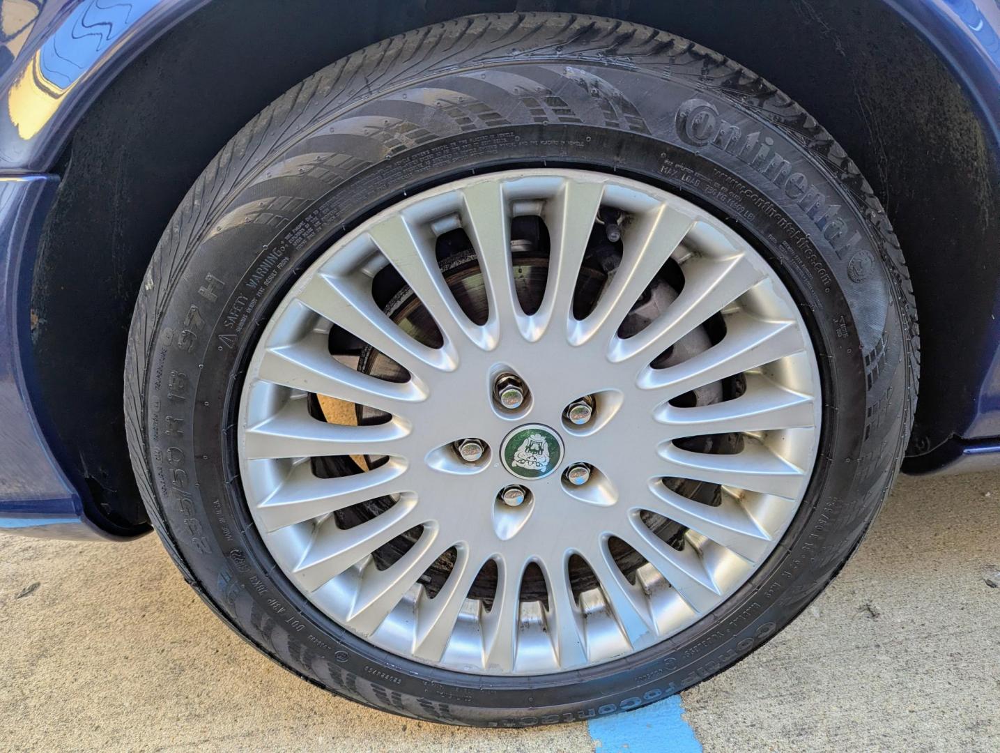 2005 Pacific Blue /Ivory Jaguar XJ-Series Vanden Plas (SAJWA82C05S) with an 4.2L V8 DOHC 32V engine, 6-Speed Automatic Overdrive transmission, located at 603 Amelia Street, Plymouth, MI, 48170, (734) 459-5520, 42.378841, -83.464546 - Vehicles shown by appointment - Please call ahead - 734-459-5520, text 734-658-4573 or contact us via our web site at: http://www.selectmotors.com for complete Inventory, Photos, Videos and FREE Carfax Reports. 2005 Jaguar XJ8 Vanden Plas, Pacific Blue with Ivory interior, one owner, 68K miles. P - Photo#17