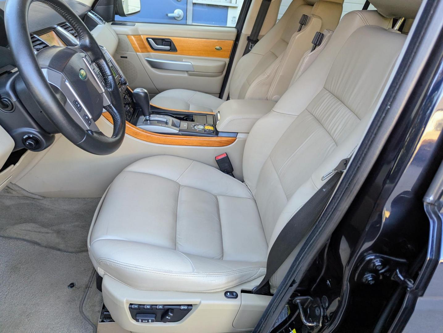 2009 Dark Blue Metallic /Almond Leather Land Rover Range Rover Sport HSE Luxury PKG (SALSK25439A) with an 4.4L V8 DOHC 32V engine, 6-Speed Automatic Overdrive transmission, located at 603 Amelia Street, Plymouth, MI, 48170, (734) 459-5520, 42.378841, -83.464546 - Vehicles shown by appointment - Please call ahead - 734-459-5520, text 734-658-4573 or contact us via our web site at: http://www.selectmotors.com for complete Inventory, Photos, Videos and FREE Carfax Reports. 2009 Land Rover Range Rover Sport, Luxury package. Dark Blue Metallic with Almond leat - Photo#4