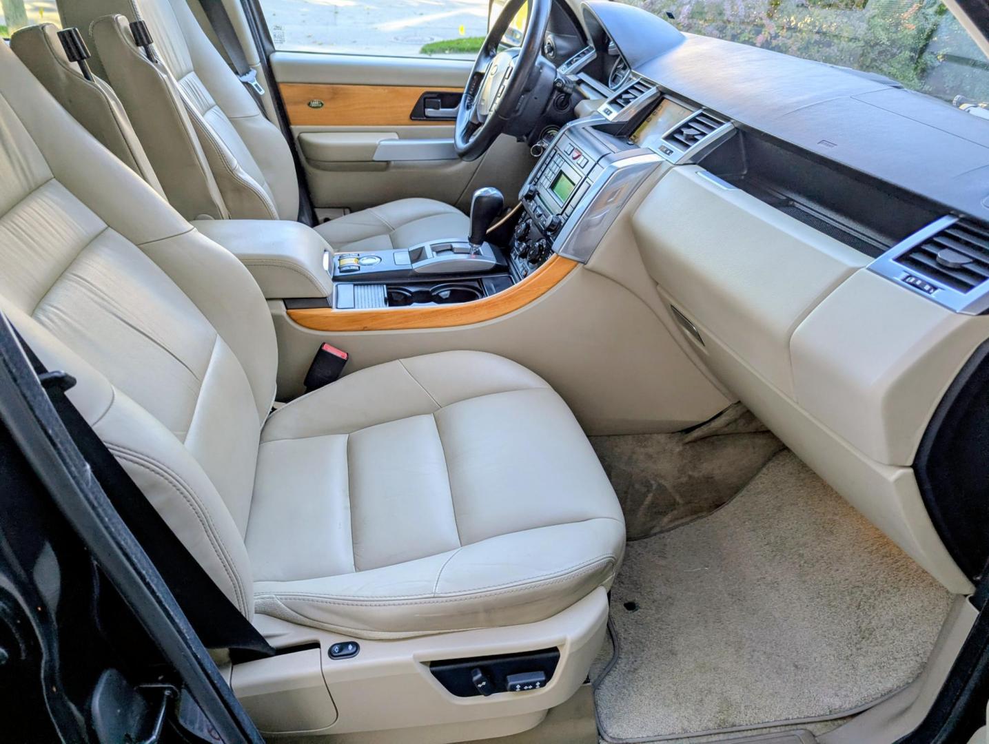 2009 Dark Blue Metallic /Almond Leather Land Rover Range Rover Sport HSE Luxury PKG (SALSK25439A) with an 4.4L V8 DOHC 32V engine, 6-Speed Automatic Overdrive transmission, located at 603 Amelia Street, Plymouth, MI, 48170, (734) 459-5520, 42.378841, -83.464546 - Vehicles shown by appointment - Please call ahead - 734-459-5520, text 734-658-4573 or contact us via our web site at: http://www.selectmotors.com for complete Inventory, Photos, Videos and FREE Carfax Reports. 2009 Land Rover Range Rover Sport, Luxury package. Dark Blue Metallic with Almond leat - Photo#8