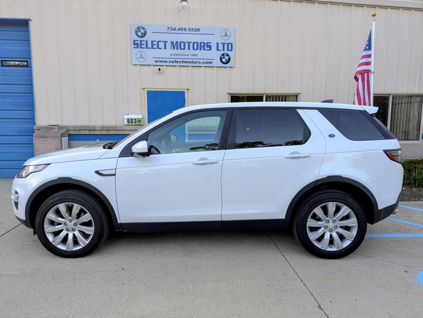 2017 White /Tan/Black Land Rover Discovery Sport HSE LUX (SALCT2BG3HH) with an 2.0L L4 DOHC 16V engine, 9A transmission, located at 603 Amelia Street, Plymouth, MI, 48170, (734) 459-5520, 42.378841, -83.464546 - Vehicles shown by appointment - Please call ahead - 734-459-5520, text 734-658-4573 or contact us via our web site at: http://www.selectmotors.com for complete Inventory, Photos, Videos and FREE Carfax Reports. 2017 Land Rover Discovery Sport HSE Luxury, Fuji White, Tan/Black Windsor leather in - Photo#2
