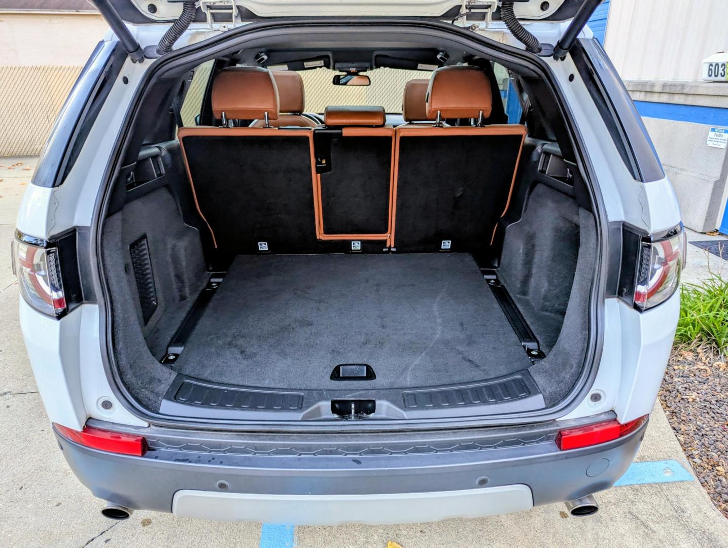 2017 White /Tan/Black Land Rover Discovery Sport HSE LUX (SALCT2BG3HH) with an 2.0L L4 DOHC 16V engine, 9A transmission, located at 603 Amelia Street, Plymouth, MI, 48170, (734) 459-5520, 42.378841, -83.464546 - Vehicles shown by appointment - Please call ahead - 734-459-5520, text 734-658-4573 or contact us via our web site at: http://www.selectmotors.com for complete Inventory, Photos, Videos and FREE Carfax Reports. 2017 Land Rover Discovery Sport HSE Luxury, Fuji White, Tan/Black Windsor leather in - Photo#6