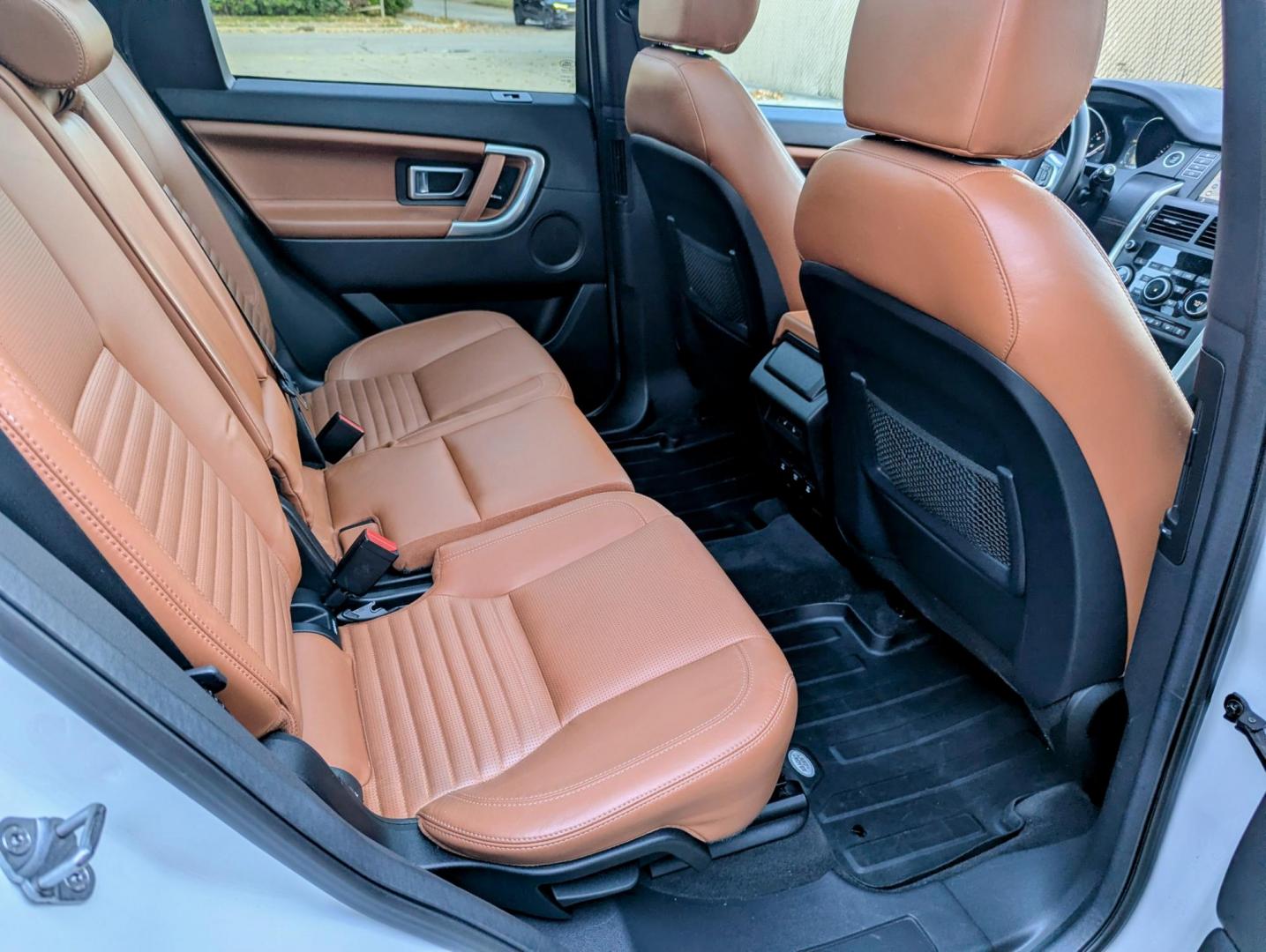 2017 White /Tan/Black Land Rover Discovery Sport HSE LUX (SALCT2BG3HH) with an 2.0L L4 DOHC 16V engine, 9A transmission, located at 603 Amelia Street, Plymouth, MI, 48170, (734) 459-5520, 42.378841, -83.464546 - Vehicles shown by appointment - Please call ahead - 734-459-5520, text 734-658-4573 or contact us via our web site at: http://www.selectmotors.com for complete Inventory, Photos, Videos and FREE Carfax Reports. 2017 Land Rover Discovery Sport HSE Luxury, Fuji White, Tan/Black Windsor leather in - Photo#8