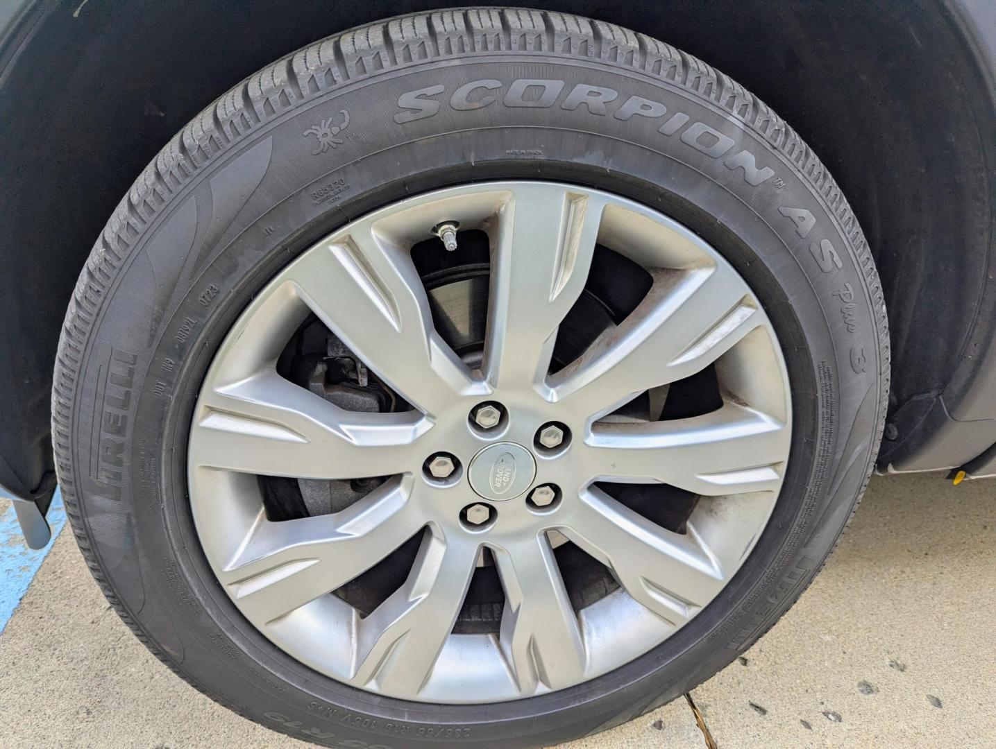 2017 White /Tan/Black Land Rover Discovery Sport HSE LUX (SALCT2BG3HH) with an 2.0L L4 DOHC 16V engine, 9A transmission, located at 603 Amelia Street, Plymouth, MI, 48170, (734) 459-5520, 42.378841, -83.464546 - Vehicles shown by appointment - Please call ahead - 734-459-5520, text 734-658-4573 or contact us via our web site at: http://www.selectmotors.com for complete Inventory, Photos, Videos and FREE Carfax Reports. 2017 Land Rover Discovery Sport HSE Luxury, Fuji White, Tan/Black Windsor leather in - Photo#14