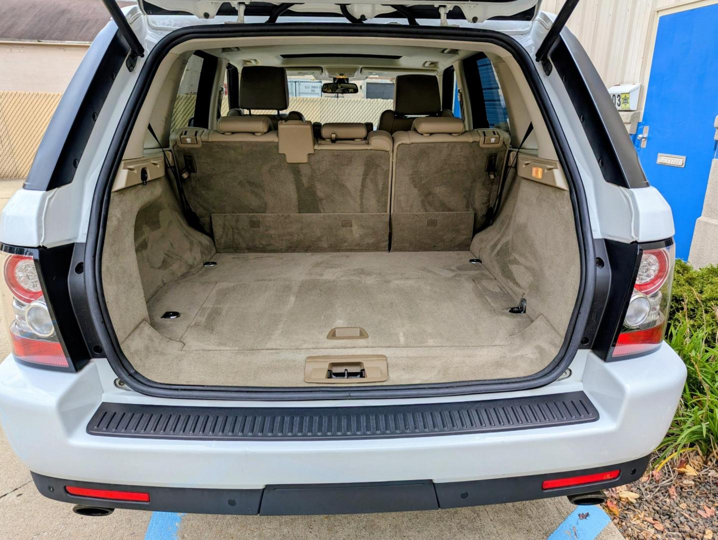 2012 White /Almond Leather Land Rover Range Rover Sport Supercharged (SALSH2E42CA) with an 4.2L V8 DOHC 32V SUPERCHARGED engine, 6-Speed Automatic transmission, located at 603 Amelia Street, Plymouth, MI, 48170, (734) 459-5520, 42.378841, -83.464546 - Photo#6