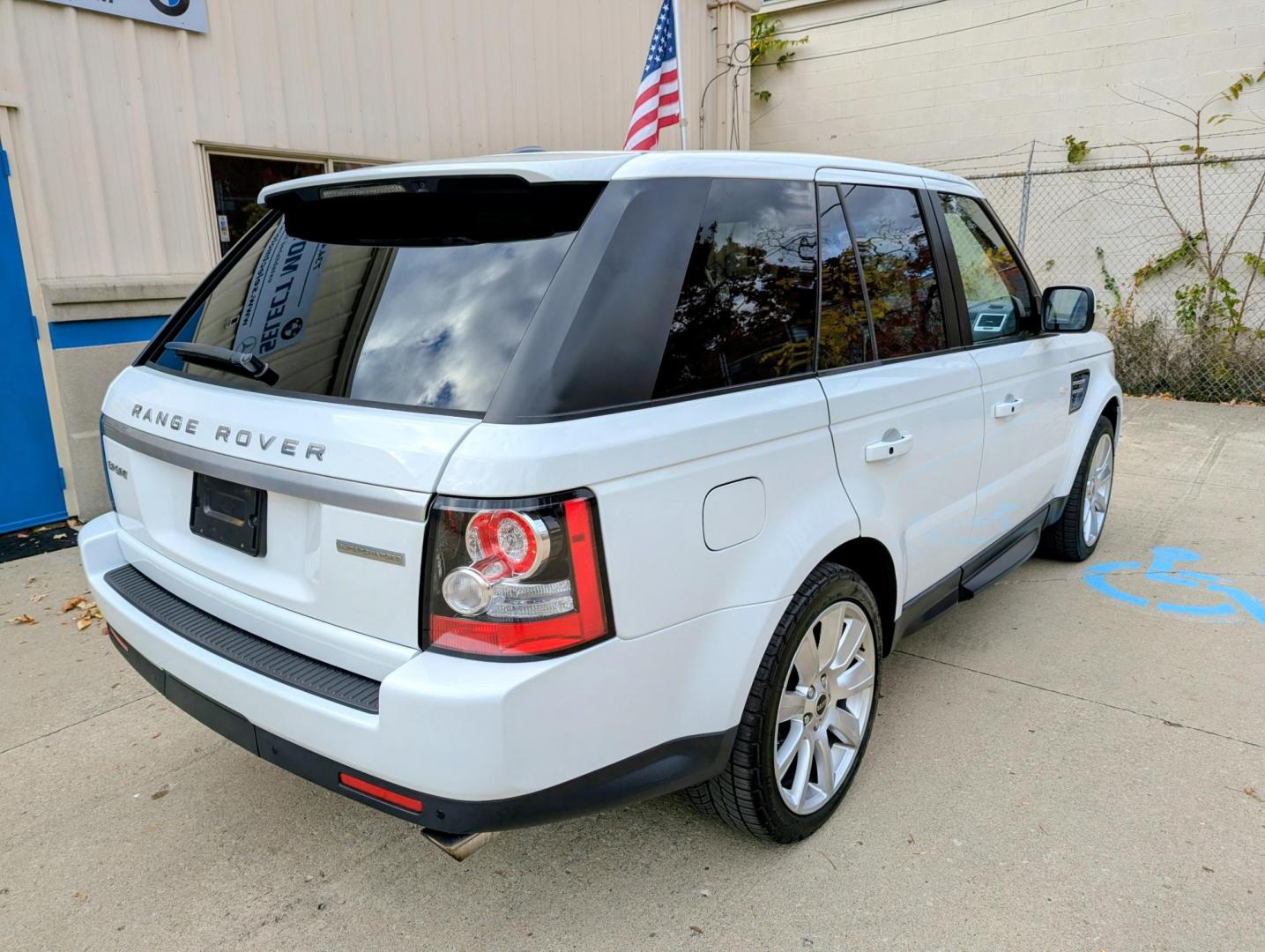 2012 White /Almond Leather Land Rover Range Rover Sport Supercharged (SALSH2E42CA) with an 4.2L V8 DOHC 32V SUPERCHARGED engine, 6-Speed Automatic transmission, located at 603 Amelia Street, Plymouth, MI, 48170, (734) 459-5520, 42.378841, -83.464546 - Photo#13