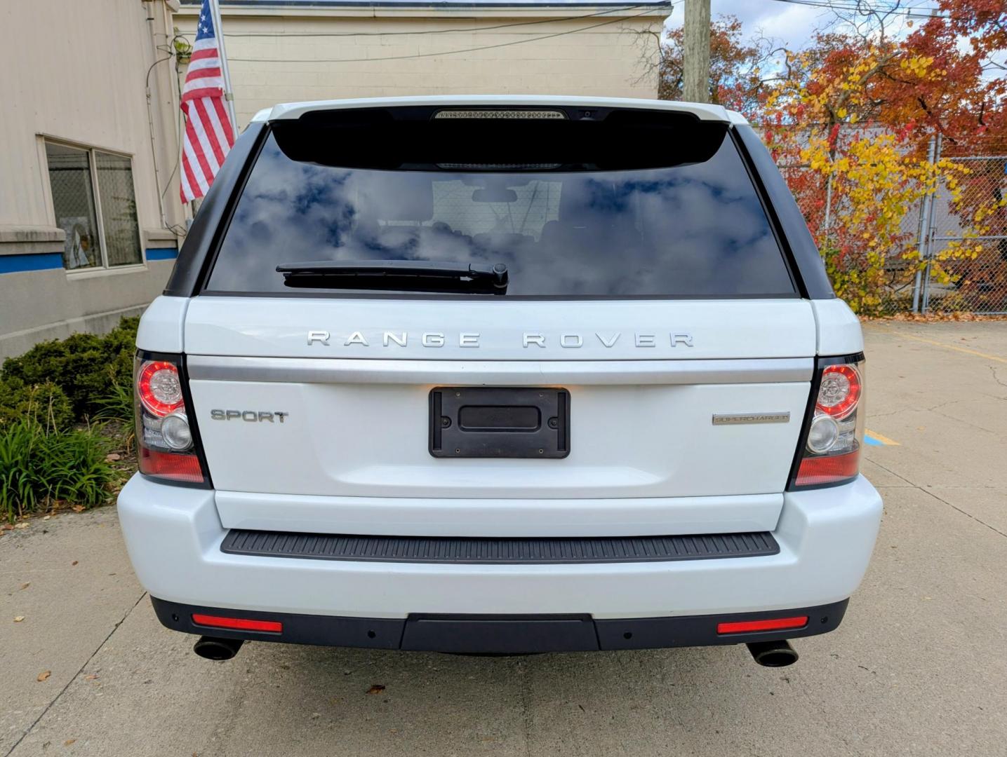 2012 White /Almond Leather Land Rover Range Rover Sport Supercharged (SALSH2E42CA) with an 4.2L V8 DOHC 32V SUPERCHARGED engine, 6-Speed Automatic transmission, located at 603 Amelia Street, Plymouth, MI, 48170, (734) 459-5520, 42.378841, -83.464546 - Photo#14