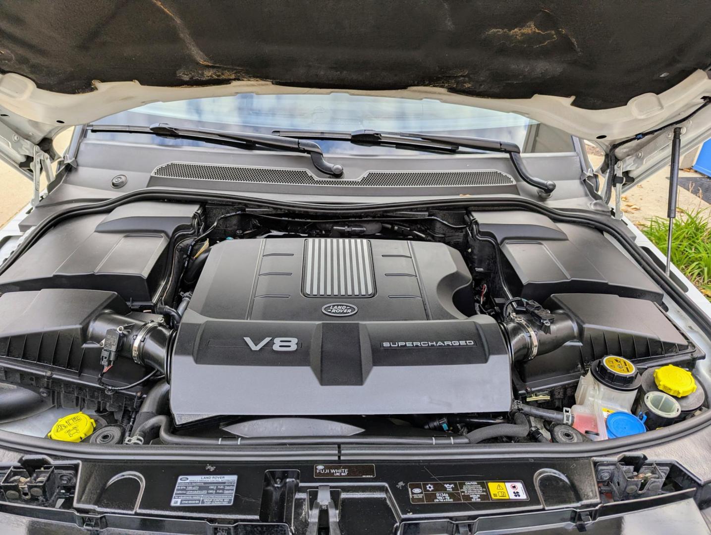 2012 White /Almond Leather Land Rover Range Rover Sport Supercharged (SALSH2E42CA) with an 4.2L V8 DOHC 32V SUPERCHARGED engine, 6-Speed Automatic transmission, located at 603 Amelia Street, Plymouth, MI, 48170, (734) 459-5520, 42.378841, -83.464546 - Photo#17