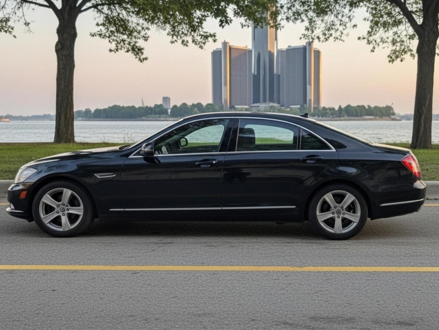 2010 Black /Black Leather Mercedes-Benz S-Class S550 4-MATIC (WDDNG8GB2AA) with an 5.5L V8 DOHC 32V engine, 7-Speed Automatic transmission, located at 603 Amelia Street, Plymouth, MI, 48170, (734) 459-5520, 42.378841, -83.464546 - Photo#17