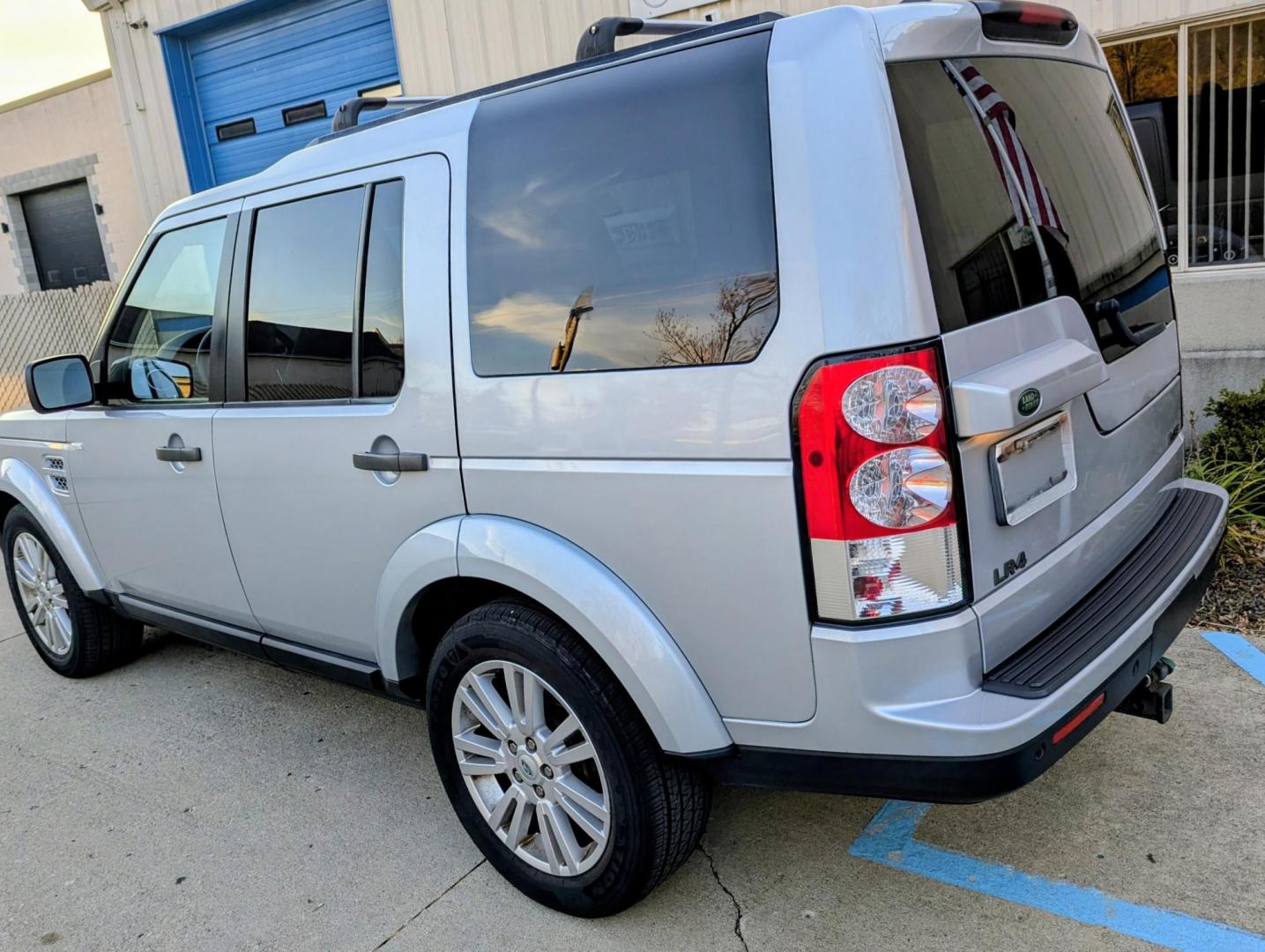 2011 Silver Metallic /Black Leather Land Rover LR4 HSE (SALAG2D40BA) with an 4.4L V8 DOHC 32V engine, 6-Speed Automatic transmission, located at 603 Amelia Street, Plymouth, MI, 48170, (734) 459-5520, 42.378841, -83.464546 - Vehicles shown by appointment - Please call ahead - 734-459-5520, text 734-658-4573 or contact us via our web site at: http://www.selectmotors.com for complete Inventory, Photos, Videos and FREE Carfax Reports. 2011 Land Rover LR4 HSE V8, Zermatt Silver Metallic, Black leather interior, 155K mile - Photo#3