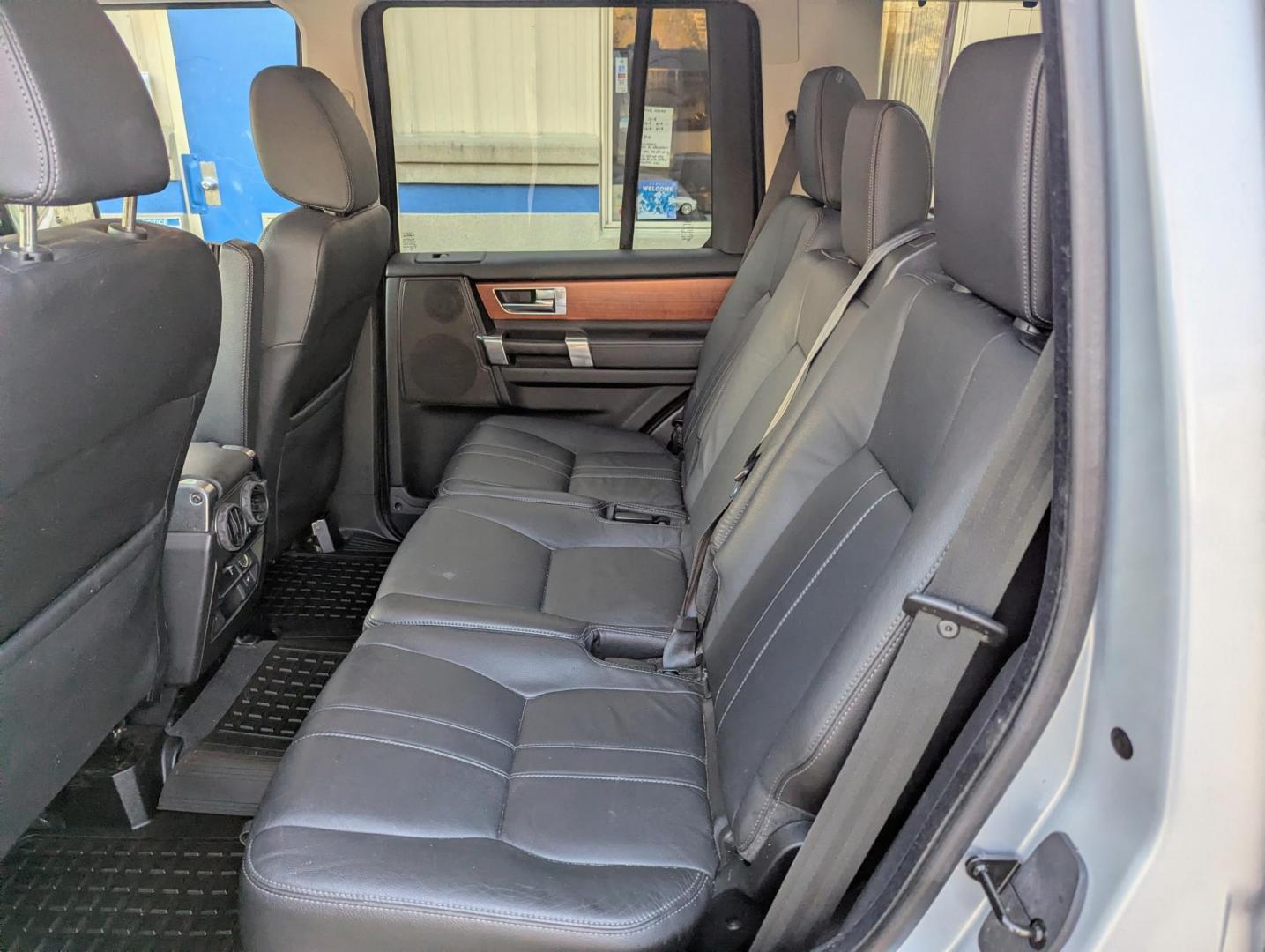 2011 Silver Metallic /Black Leather Land Rover LR4 HSE (SALAG2D40BA) with an 4.4L V8 DOHC 32V engine, 6-Speed Automatic transmission, located at 603 Amelia Street, Plymouth, MI, 48170, (734) 459-5520, 42.378841, -83.464546 - Vehicles shown by appointment - Please call ahead - 734-459-5520, text 734-658-4573 or contact us via our web site at: http://www.selectmotors.com for complete Inventory, Photos, Videos and FREE Carfax Reports. 2011 Land Rover LR4 HSE V8, Zermatt Silver Metallic, Black leather interior, 155K mile - Photo#6