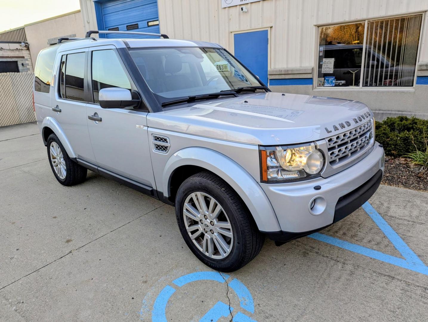 2011 Silver Metallic /Black Leather Land Rover LR4 HSE (SALAG2D40BA) with an 4.4L V8 DOHC 32V engine, 6-Speed Automatic transmission, located at 603 Amelia Street, Plymouth, MI, 48170, (734) 459-5520, 42.378841, -83.464546 - Vehicles shown by appointment - Please call ahead - 734-459-5520, text 734-658-4573 or contact us via our web site at: http://www.selectmotors.com for complete Inventory, Photos, Videos and FREE Carfax Reports. 2011 Land Rover LR4 HSE V8, Zermatt Silver Metallic, Black leather interior, 155K mile - Photo#11