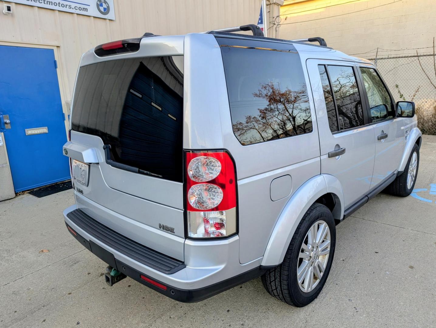 2011 Silver Metallic /Black Leather Land Rover LR4 HSE (SALAG2D40BA) with an 4.4L V8 DOHC 32V engine, 6-Speed Automatic transmission, located at 603 Amelia Street, Plymouth, MI, 48170, (734) 459-5520, 42.378841, -83.464546 - Vehicles shown by appointment - Please call ahead - 734-459-5520, text 734-658-4573 or contact us via our web site at: http://www.selectmotors.com for complete Inventory, Photos, Videos and FREE Carfax Reports. 2011 Land Rover LR4 HSE V8, Zermatt Silver Metallic, Black leather interior, 155K mile - Photo#13