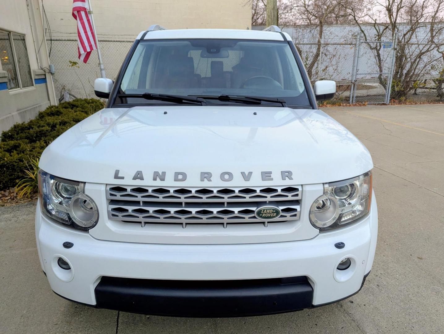 2012 White /Ebony Leather Land Rover LR4 HSE (SALAG2D43CA) with an 4.4L V8 DOHC 32V engine, 6-Speed Automatic transmission, located at 603 Amelia Street, Plymouth, MI, 48170, (734) 459-5520, 42.378841, -83.464546 - Vehicles shown by appointment - Please call ahead - 734-459-5520, text 734-658-4573 or contact us via our web site at: http://www.selectmotors.com for complete Inventory, Photos, Videos and FREE Carfax Reports. 2012 Land Rover LR4 HSE, Fuji White, Ebony leather interior, 108K miles, 3rd row seati - Photo#1