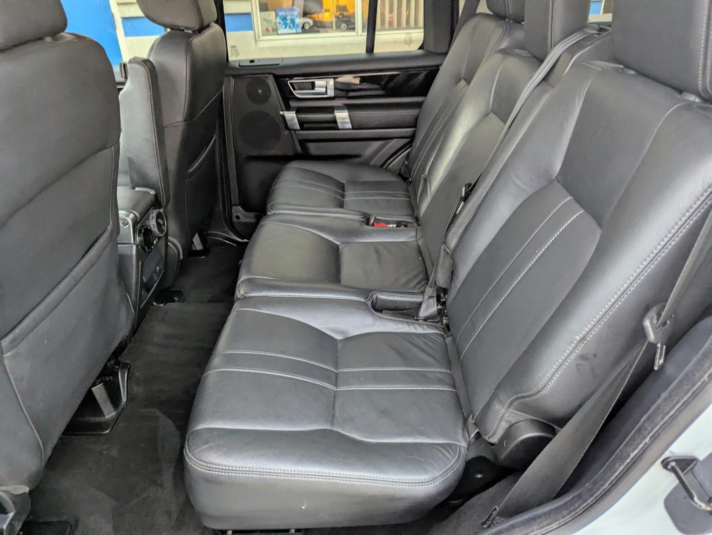 2012 White /Ebony Leather Land Rover LR4 HSE (SALAG2D43CA) with an 4.4L V8 DOHC 32V engine, 6-Speed Automatic transmission, located at 603 Amelia Street, Plymouth, MI, 48170, (734) 459-5520, 42.378841, -83.464546 - Vehicles shown by appointment - Please call ahead - 734-459-5520, text 734-658-4573 or contact us via our web site at: http://www.selectmotors.com for complete Inventory, Photos, Videos and FREE Carfax Reports. 2012 Land Rover LR4 HSE, Fuji White, Ebony leather interior, 108K miles, 3rd row seati - Photo#5