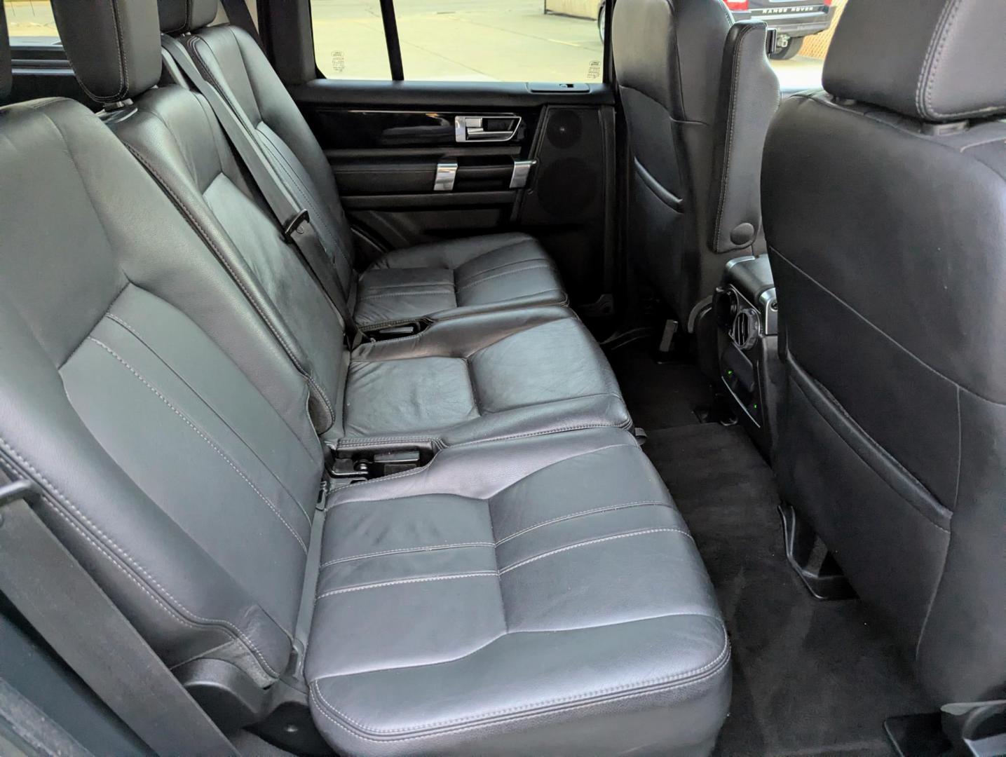 2012 White /Ebony Leather Land Rover LR4 HSE (SALAG2D43CA) with an 4.4L V8 DOHC 32V engine, 6-Speed Automatic transmission, located at 603 Amelia Street, Plymouth, MI, 48170, (734) 459-5520, 42.378841, -83.464546 - Vehicles shown by appointment - Please call ahead - 734-459-5520, text 734-658-4573 or contact us via our web site at: http://www.selectmotors.com for complete Inventory, Photos, Videos and FREE Carfax Reports. 2012 Land Rover LR4 HSE, Fuji White, Ebony leather interior, 108K miles, 3rd row seati - Photo#8