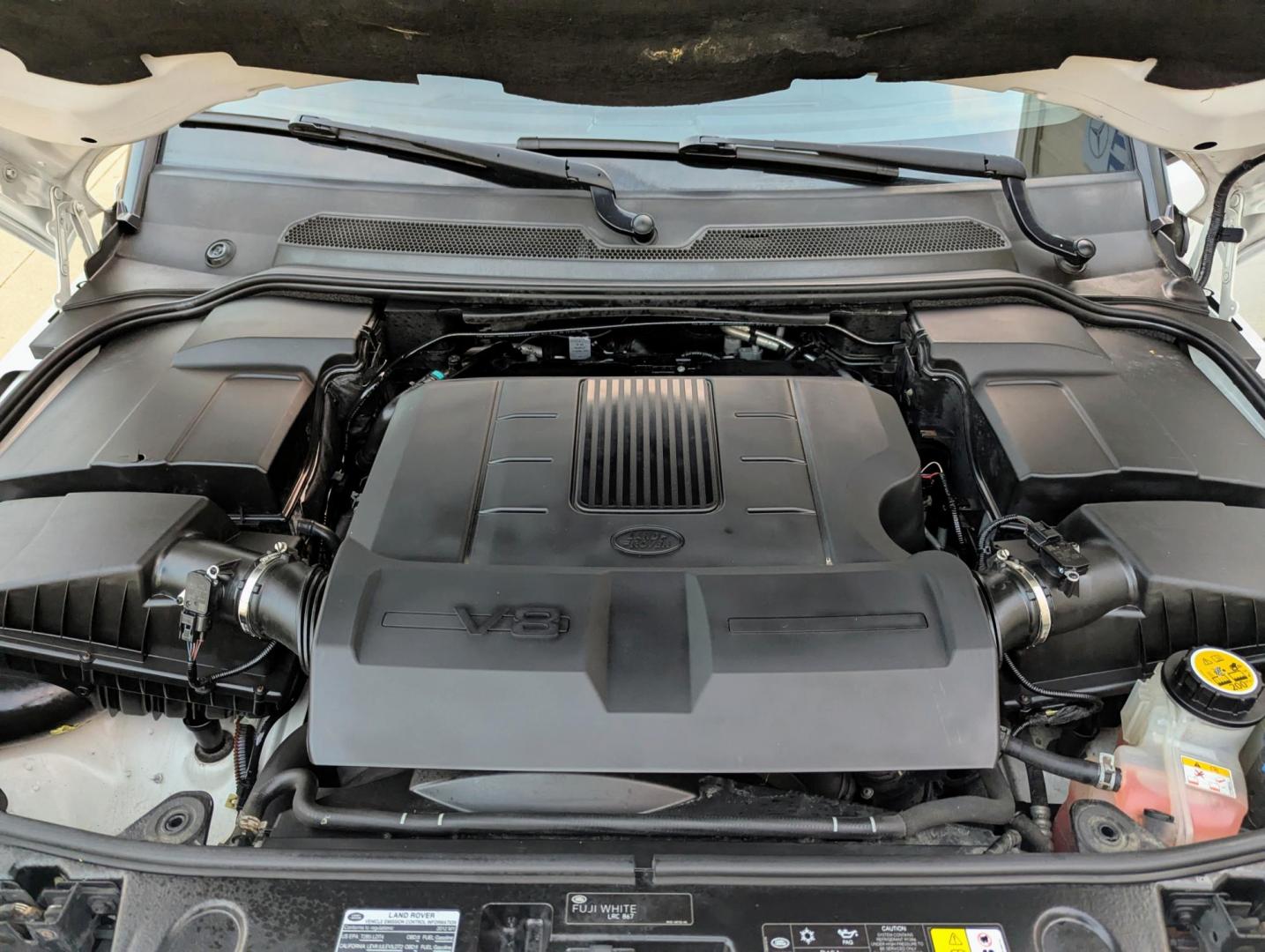 2012 White /Ebony Leather Land Rover LR4 HSE (SALAG2D43CA) with an 4.4L V8 DOHC 32V engine, 6-Speed Automatic transmission, located at 603 Amelia Street, Plymouth, MI, 48170, (734) 459-5520, 42.378841, -83.464546 - Vehicles shown by appointment - Please call ahead - 734-459-5520, text 734-658-4573 or contact us via our web site at: http://www.selectmotors.com for complete Inventory, Photos, Videos and FREE Carfax Reports. 2012 Land Rover LR4 HSE, Fuji White, Ebony leather interior, 108K miles, 3rd row seati - Photo#16