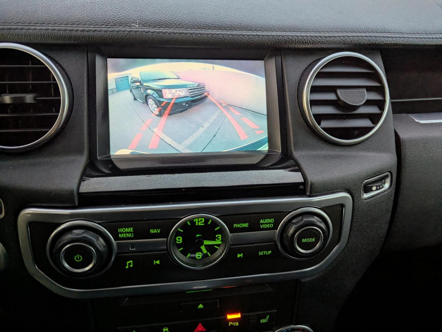 2012 White /Ebony Leather Land Rover LR4 HSE (SALAG2D43CA) with an 4.4L V8 DOHC 32V engine, 6-Speed Automatic transmission, located at 603 Amelia Street, Plymouth, MI, 48170, (734) 459-5520, 42.378841, -83.464546 - Vehicles shown by appointment - Please call ahead - 734-459-5520, text 734-658-4573 or contact us via our web site at: http://www.selectmotors.com for complete Inventory, Photos, Videos and FREE Carfax Reports. 2012 Land Rover LR4 HSE, Fuji White, Ebony leather interior, 108K miles, 3rd row seati - Photo#17