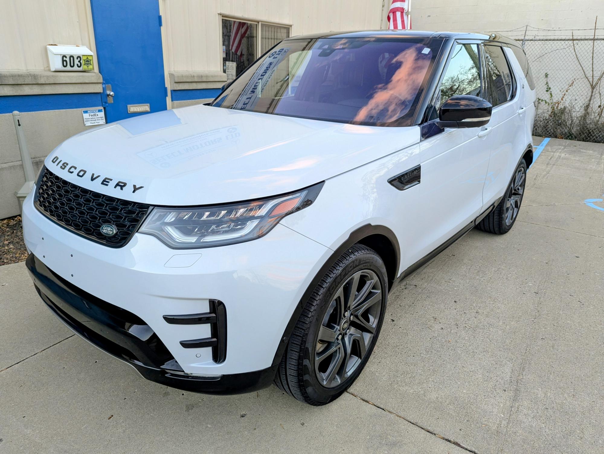 photo of 2017 Land Rover Discovery HSE Luxury