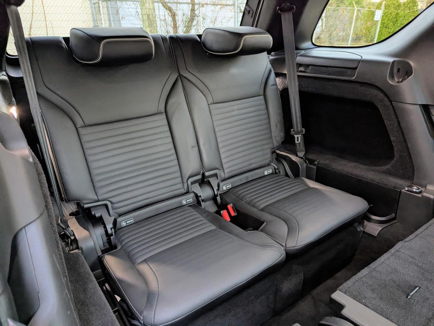 2017 White /Nimbus Windsor leather Land Rover Discovery HSE Luxury (SALRHBBV5HA) with an 3.0L V6 DOHC 24V engine, 8A transmission, located at 603 Amelia Street, Plymouth, MI, 48170, (734) 459-5520, 42.378841, -83.464546 - Photo#8