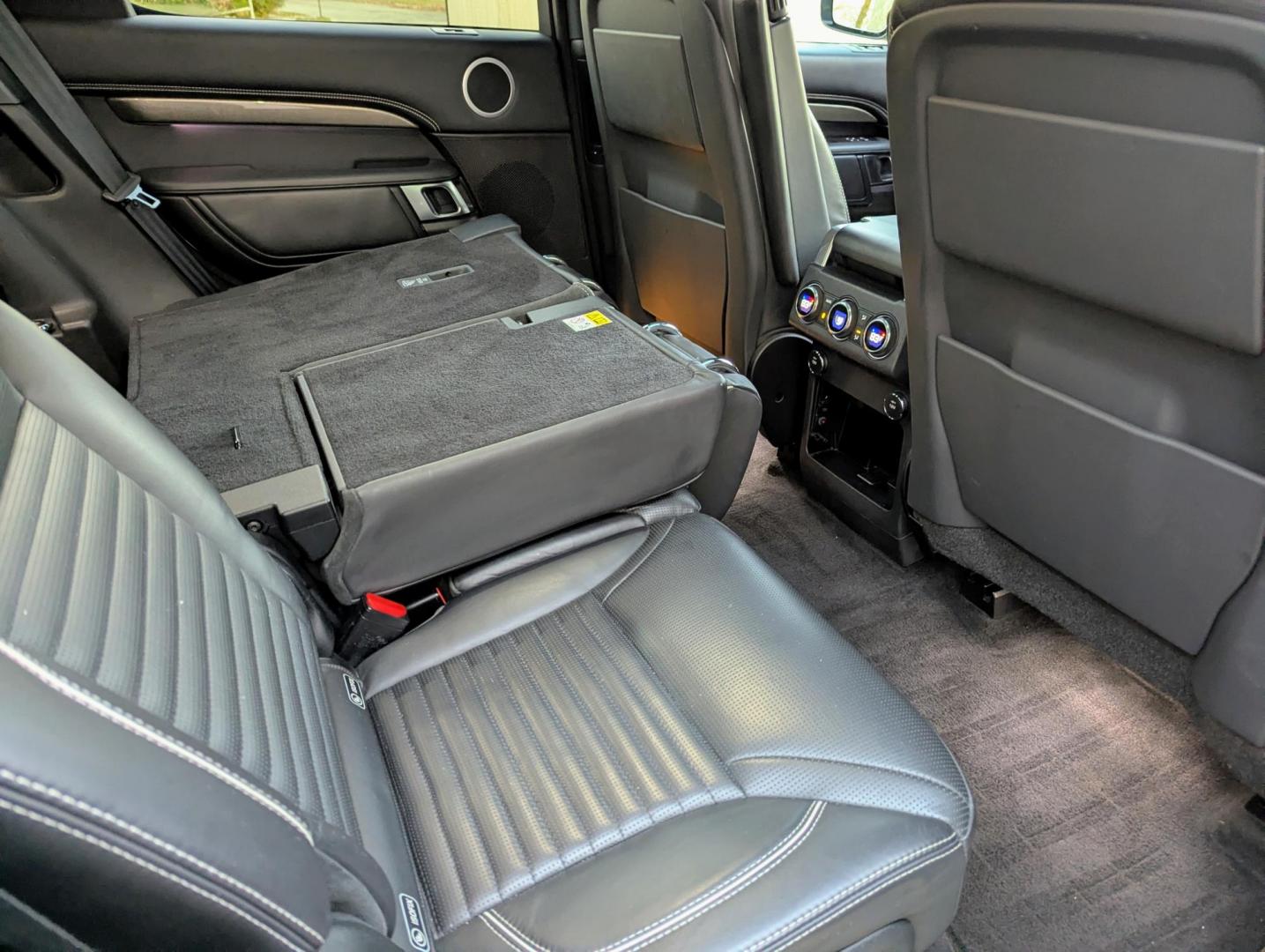 2017 White /Nimbus Windsor leather Land Rover Discovery HSE Luxury (SALRHBBV5HA) with an 3.0L V6 DOHC 24V engine, 8A transmission, located at 603 Amelia Street, Plymouth, MI, 48170, (734) 459-5520, 42.378841, -83.464546 - Photo#9