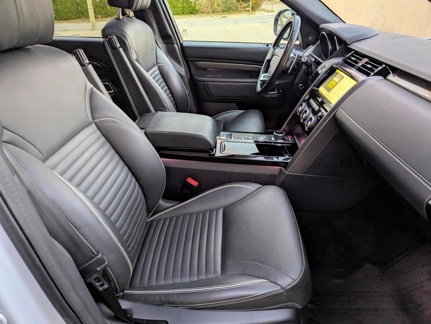 2017 White /Nimbus Windsor leather Land Rover Discovery HSE Luxury (SALRHBBV5HA) with an 3.0L V6 DOHC 24V engine, 8A transmission, located at 603 Amelia Street, Plymouth, MI, 48170, (734) 459-5520, 42.378841, -83.464546 - Photo#11