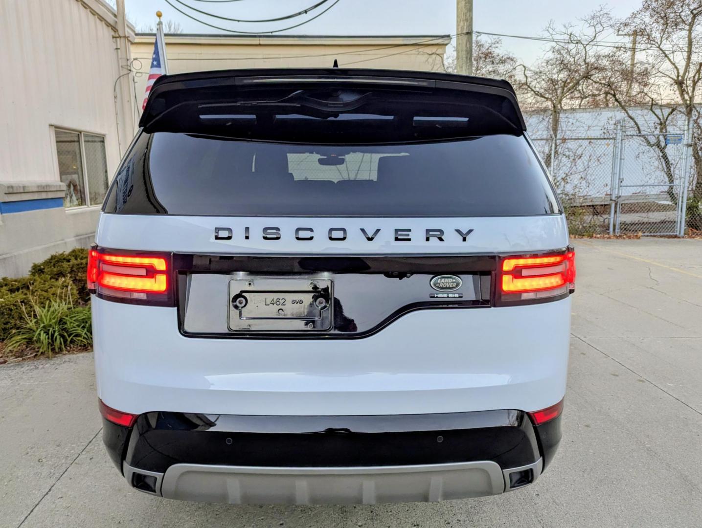 2017 White /Nimbus Windsor leather Land Rover Discovery HSE Luxury (SALRHBBV5HA) with an 3.0L V6 DOHC 24V engine, 8A transmission, located at 603 Amelia Street, Plymouth, MI, 48170, (734) 459-5520, 42.378841, -83.464546 - Photo#14