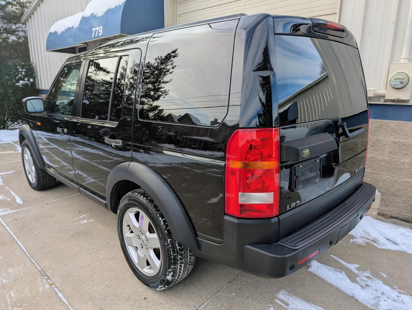 2008 Black /Black Land Rover LR3 HSE (SALAG25408A) with an 4.4L V8 DOHC 32V engine, 6-Speed Automatic transmission, located at 603 Amelia Street, Plymouth, MI, 48170, (734) 459-5520, 42.378841, -83.464546 - Photo#2