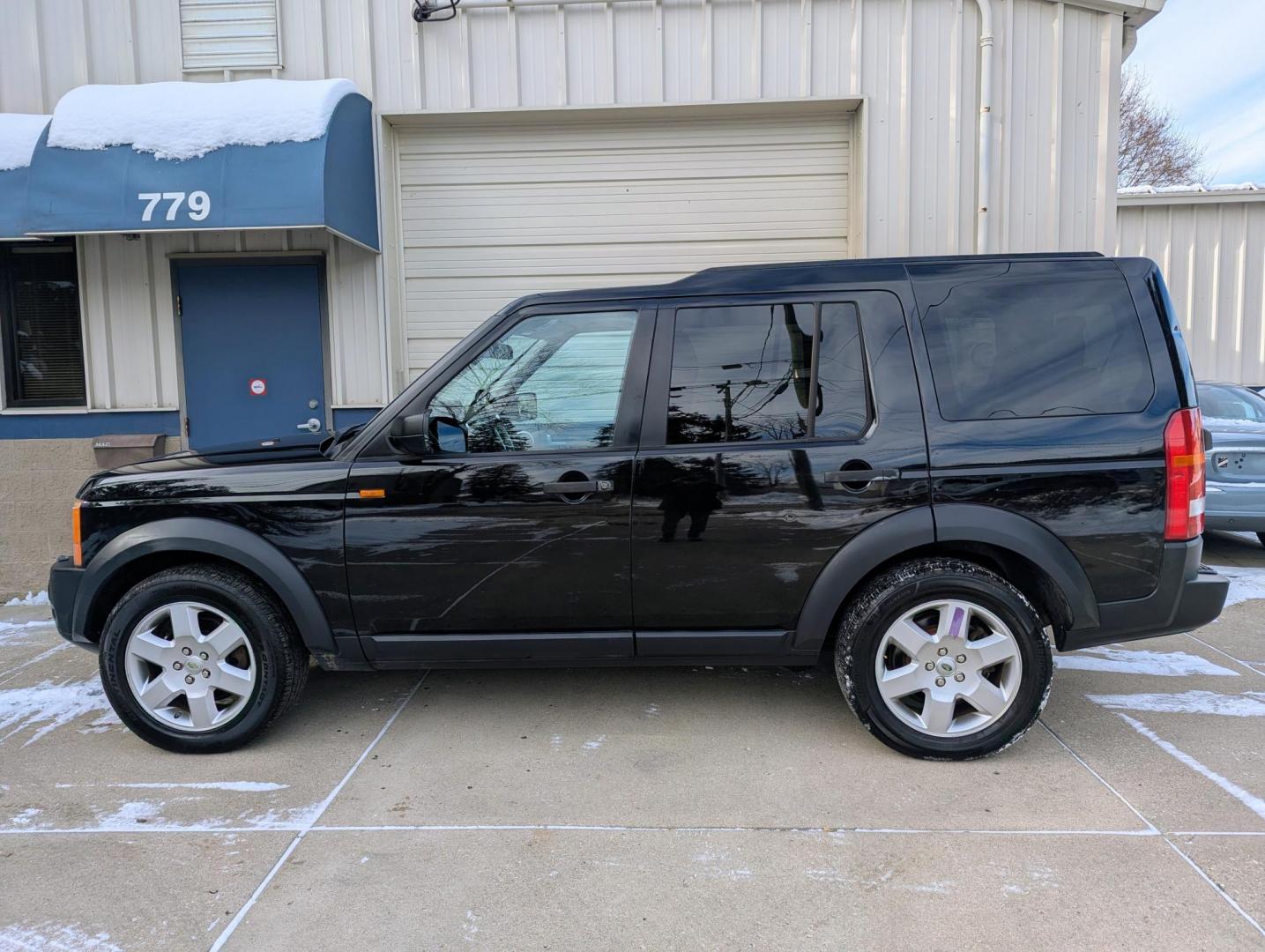 2008 Black /Black Land Rover LR3 HSE (SALAG25408A) with an 4.4L V8 DOHC 32V engine, 6-Speed Automatic transmission, located at 603 Amelia Street, Plymouth, MI, 48170, (734) 459-5520, 42.378841, -83.464546 - Photo#1