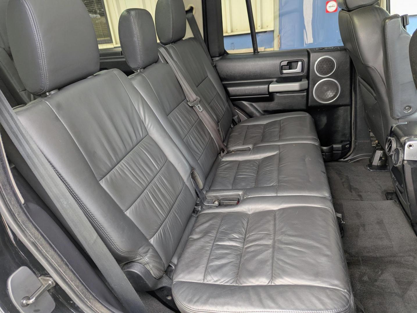 2008 Black /Black Land Rover LR3 HSE (SALAG25408A) with an 4.4L V8 DOHC 32V engine, 6-Speed Automatic transmission, located at 603 Amelia Street, Plymouth, MI, 48170, (734) 459-5520, 42.378841, -83.464546 - Photo#6