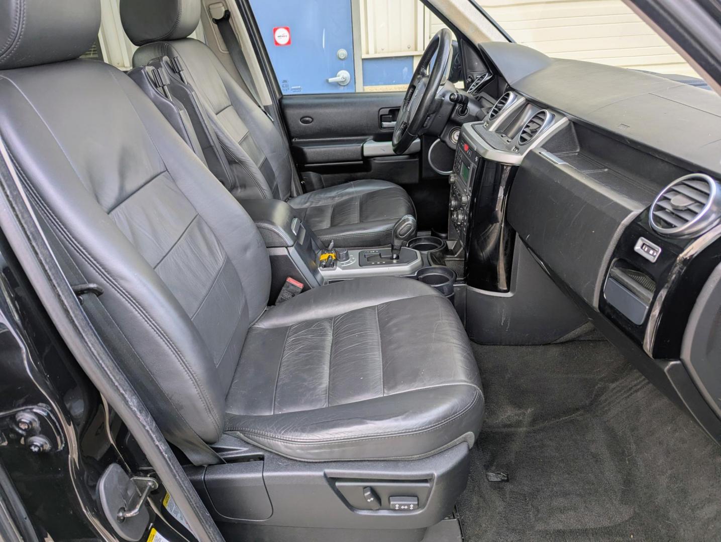 2008 Black /Black Land Rover LR3 HSE (SALAG25408A) with an 4.4L V8 DOHC 32V engine, 6-Speed Automatic transmission, located at 603 Amelia Street, Plymouth, MI, 48170, (734) 459-5520, 42.378841, -83.464546 - Photo#8