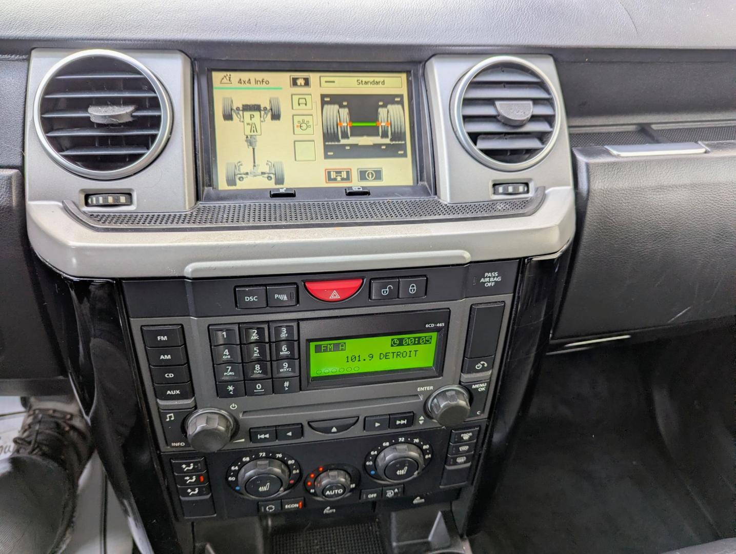 2008 Black /Black Land Rover LR3 HSE (SALAG25408A) with an 4.4L V8 DOHC 32V engine, 6-Speed Automatic transmission, located at 603 Amelia Street, Plymouth, MI, 48170, (734) 459-5520, 42.378841, -83.464546 - Photo#9