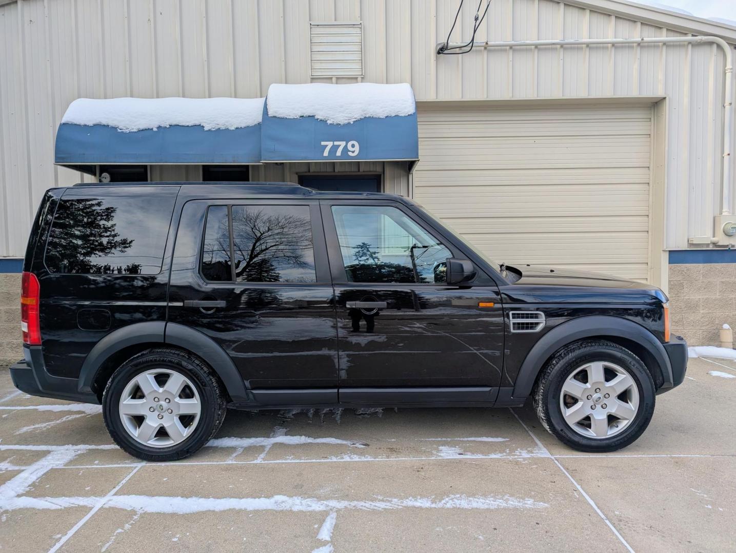2008 Black /Black Land Rover LR3 HSE (SALAG25408A) with an 4.4L V8 DOHC 32V engine, 6-Speed Automatic transmission, located at 603 Amelia Street, Plymouth, MI, 48170, (734) 459-5520, 42.378841, -83.464546 - Photo#11