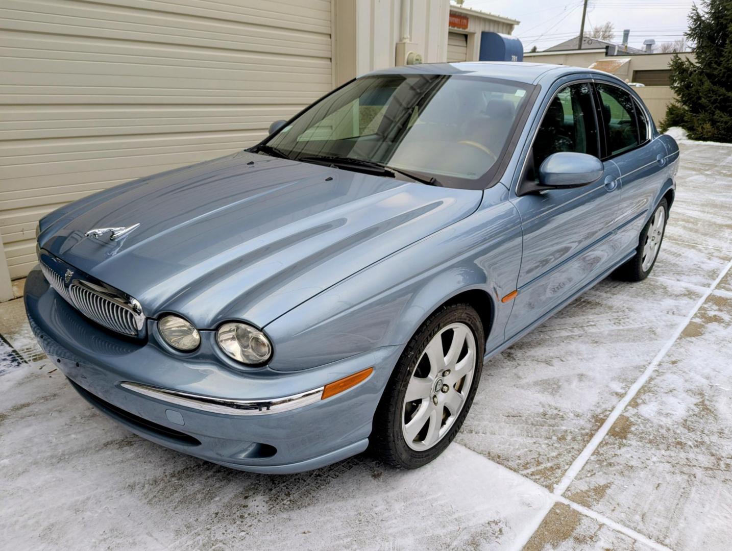2004 Jaguar X-Type's photo