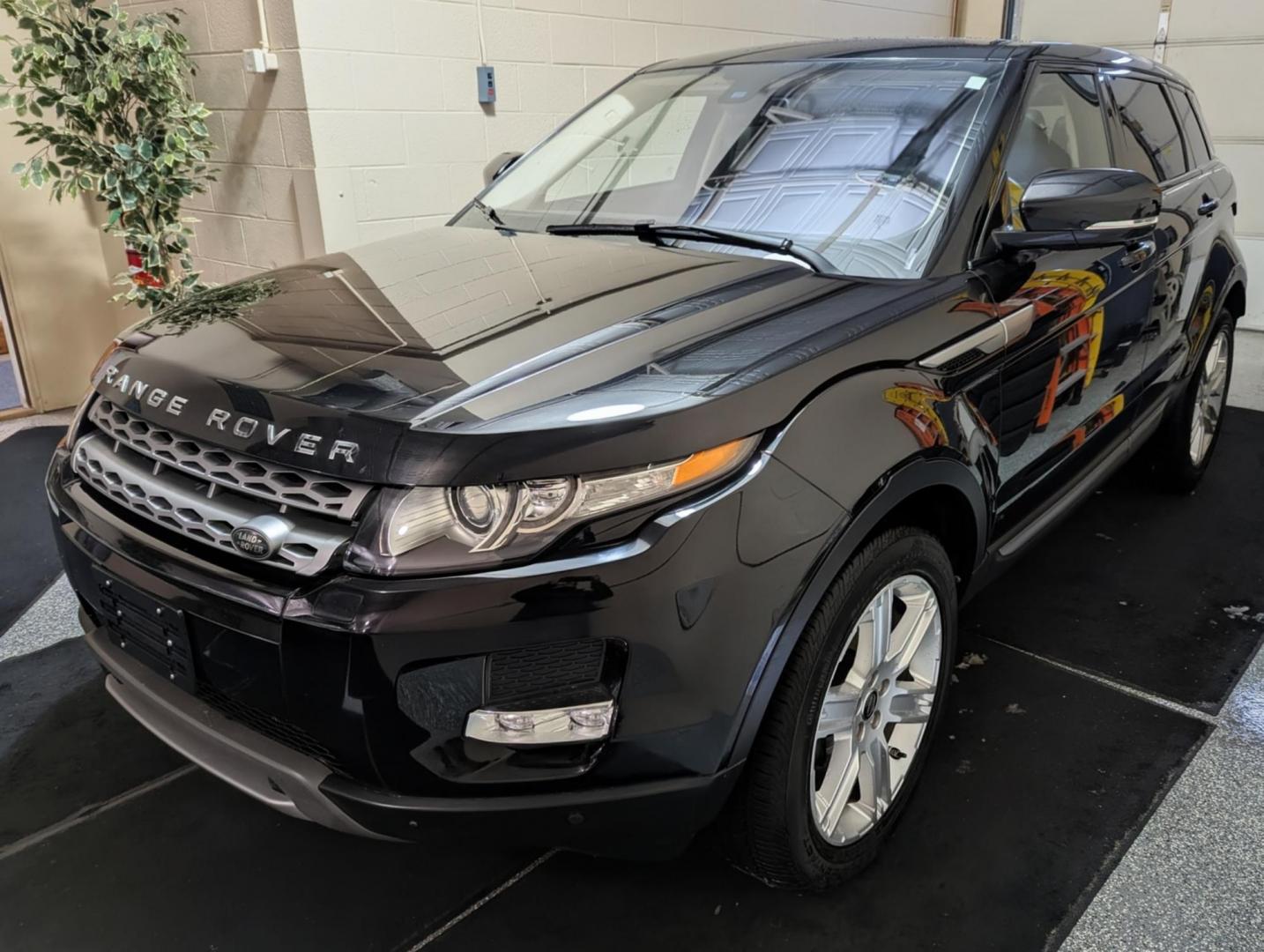 2013 Black /Ebony Leather Land Rover Range Rover Evoque Pure Premium 5-Door (SALVR2BG9DH) with an 2.0L L4 DOHC 24V TURBO engine, 6-Speed Automatic transmission, located at 603 Amelia Street, Plymouth, MI, 48170, (734) 459-5520, 42.378841, -83.464546 - Vehicles shown by appointment - Please call ahead - 734-459-5520, text 734-658-4573 or contact us via our web site at: http://www.selectmotors.com for complete Inventory, Photos, Videos and FREE Carfax Reports. 2013 Land Rover Range Rover Evoque Pure Premium, Santorini Black Metallic, Ebony lea - Photo#18