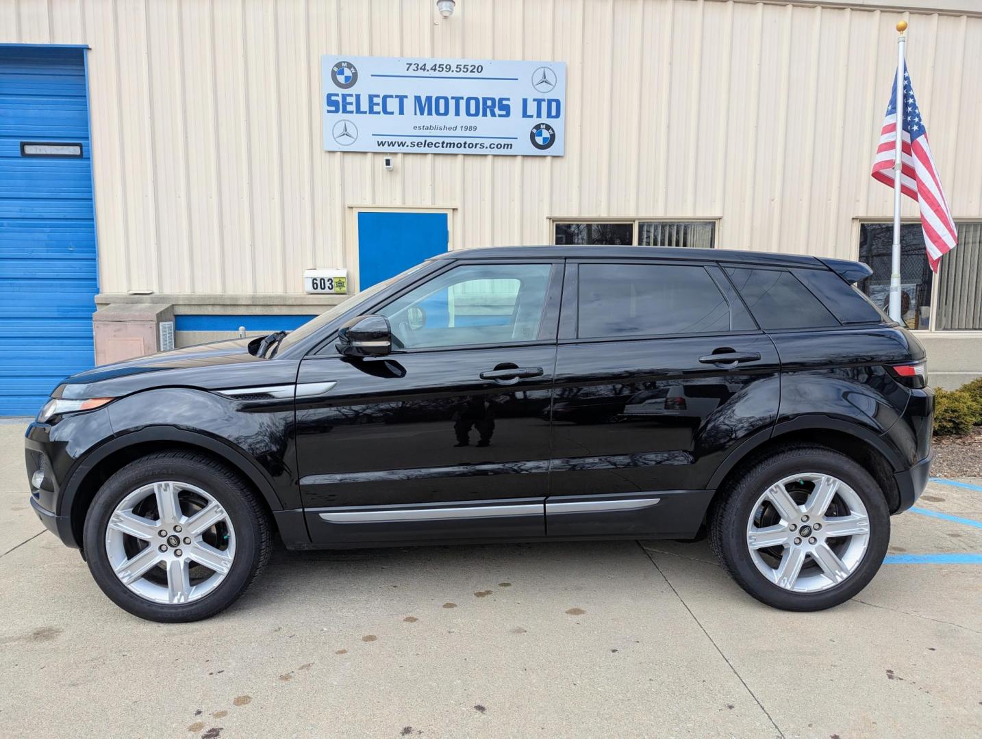 2013 Black /Ebony Leather Land Rover Range Rover Evoque Pure Premium 5-Door (SALVR2BG9DH) with an 2.0L L4 DOHC 24V TURBO engine, 6-Speed Automatic transmission, located at 603 Amelia Street, Plymouth, MI, 48170, (734) 459-5520, 42.378841, -83.464546 - Vehicles shown by appointment - Please call ahead - 734-459-5520, text 734-658-4573 or contact us via our web site at: http://www.selectmotors.com for complete Inventory, Photos, Videos and FREE Carfax Reports. 2013 Land Rover Range Rover Evoque Pure Premium, Santorini Black Metallic, Ebony lea - Photo#2