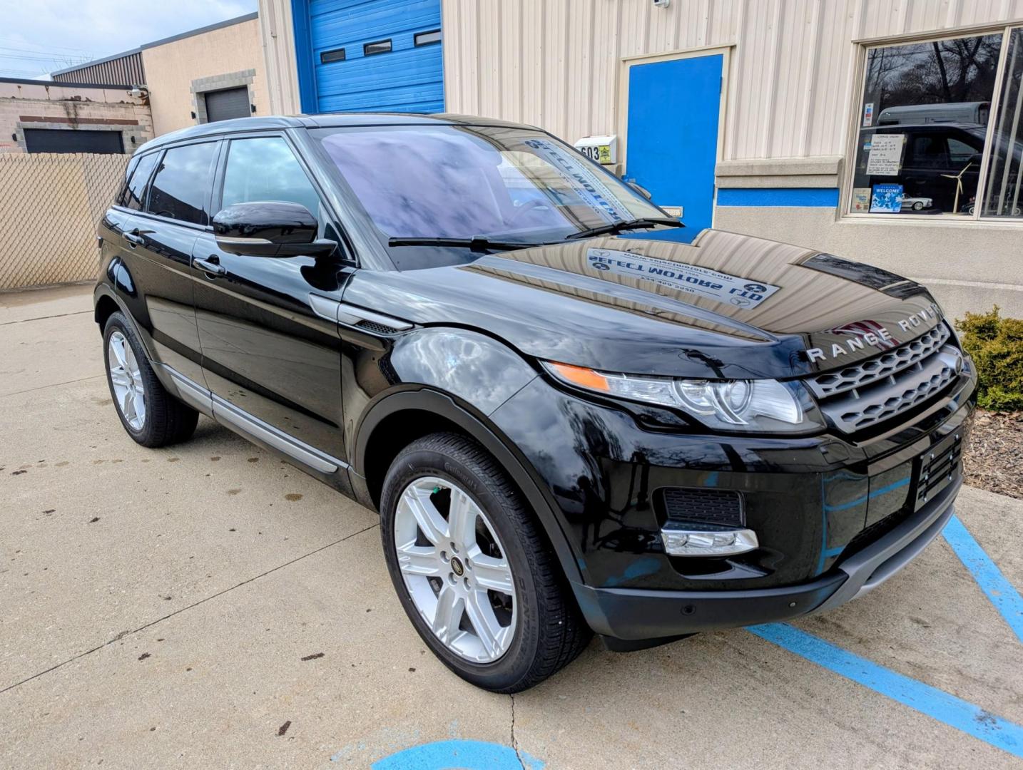 2013 Black /Ebony Leather Land Rover Range Rover Evoque Pure Premium 5-Door (SALVR2BG9DH) with an 2.0L L4 DOHC 24V TURBO engine, 6-Speed Automatic transmission, located at 603 Amelia Street, Plymouth, MI, 48170, (734) 459-5520, 42.378841, -83.464546 - Vehicles shown by appointment - Please call ahead - 734-459-5520, text 734-658-4573 or contact us via our web site at: http://www.selectmotors.com for complete Inventory, Photos, Videos and FREE Carfax Reports. 2013 Land Rover Range Rover Evoque Pure Premium, Santorini Black Metallic, Ebony lea - Photo#10