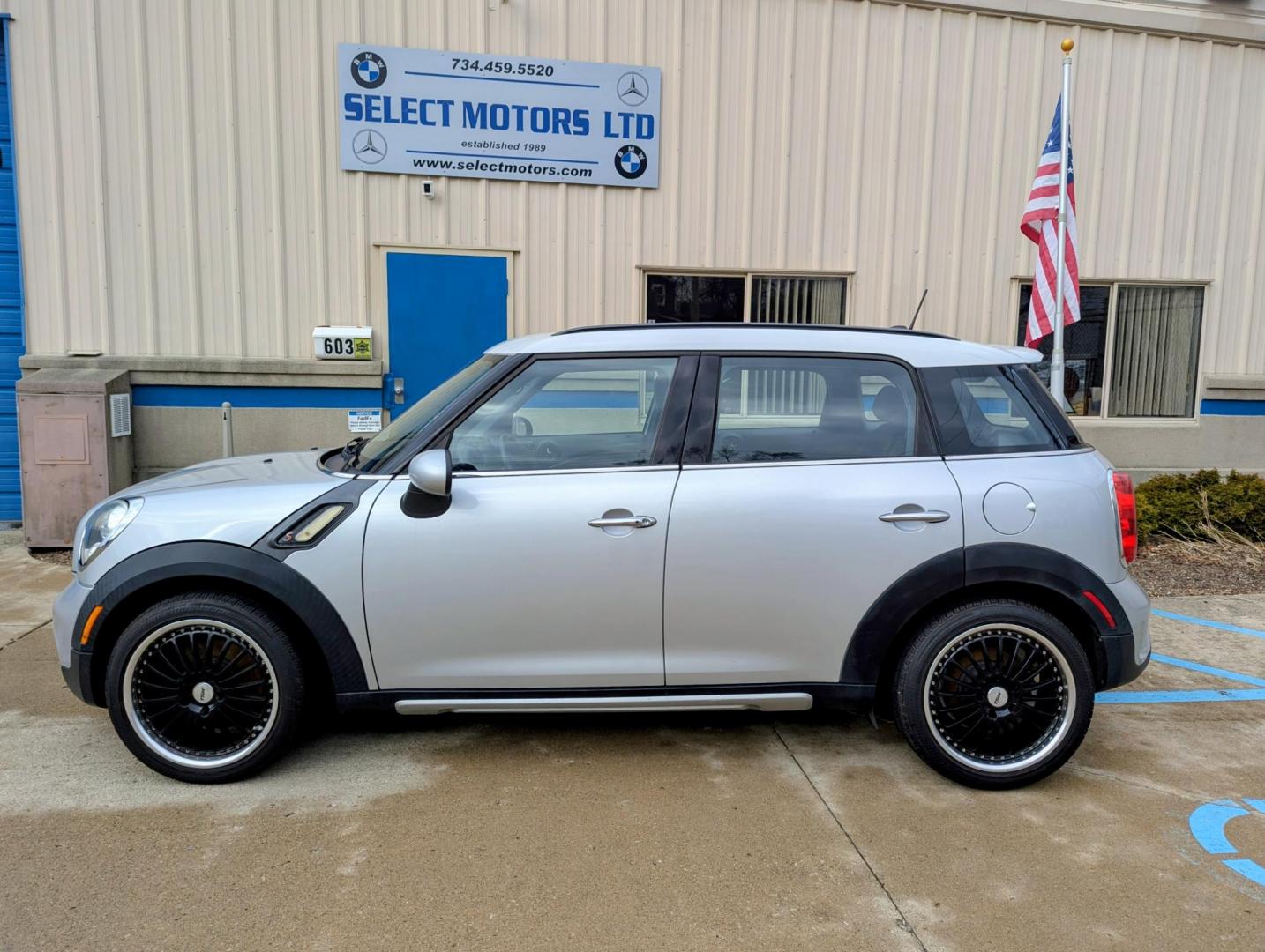 2015 Silver Metallic /Carbon Black Leather Mini Countryman S ALL4 (WMWZC5C59FW) with an 1.6L L4 DOHC 16V TURBO engine, 6-speed Manual transmission, located at 603 Amelia Street, Plymouth, MI, 48170, (734) 459-5520, 42.378841, -83.464546 - Vehicles shown by appointment - Please call ahead - 734-459-5520, text 734-658-4573 or contact us via our web site at: http://www.selectmotors.com for complete Inventory, Photos, Videos and FREE Carfax Reports. 2015 MINI Cooper Countryman "S" ALL4 Sport Package, 156K miles, Manual 6-speed trans, - Photo#2