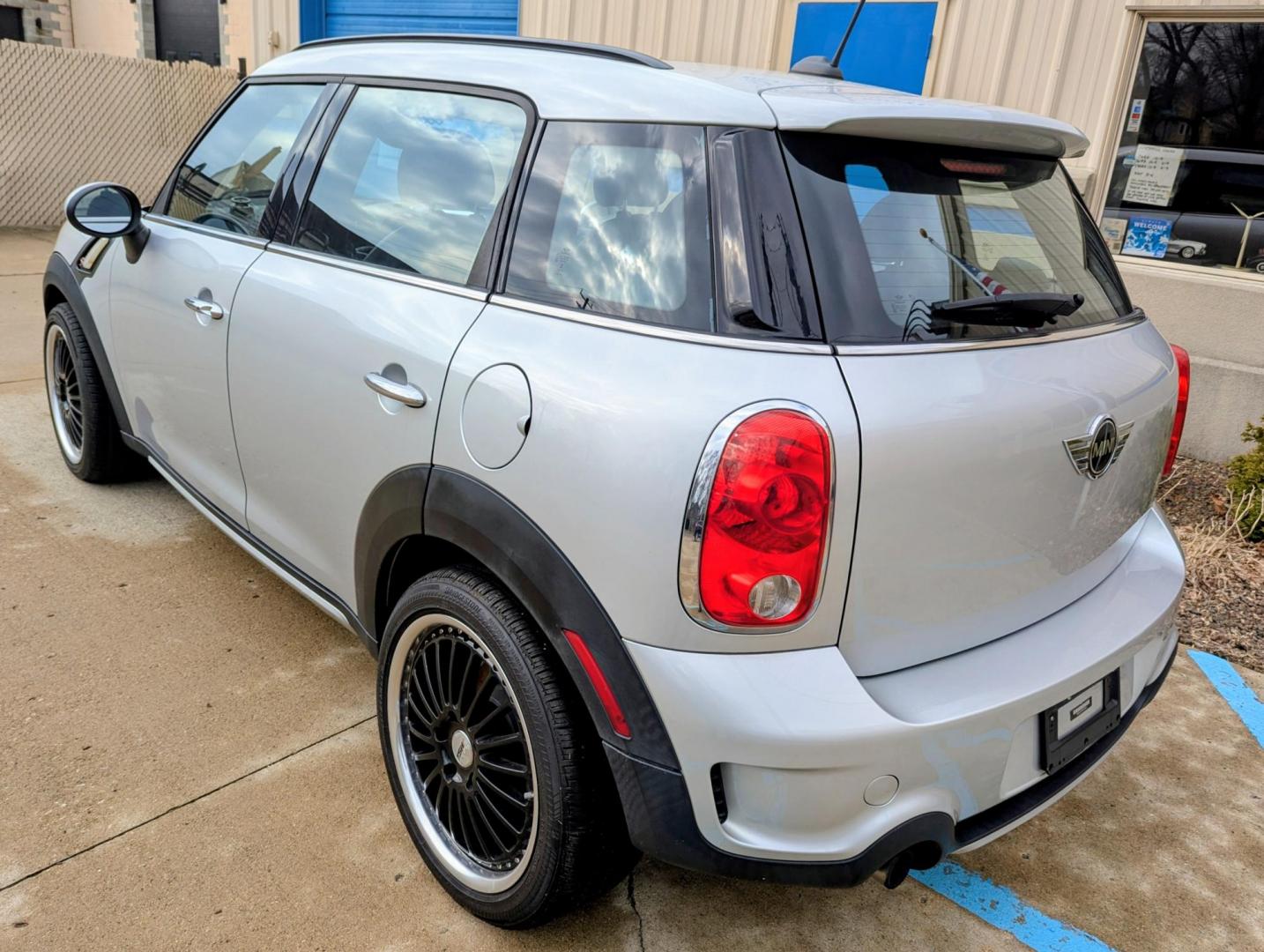2015 Silver Metallic /Carbon Black Leather Mini Countryman S ALL4 (WMWZC5C59FW) with an 1.6L L4 DOHC 16V TURBO engine, 6-speed Manual transmission, located at 603 Amelia Street, Plymouth, MI, 48170, (734) 459-5520, 42.378841, -83.464546 - Vehicles shown by appointment - Please call ahead - 734-459-5520, text 734-658-4573 or contact us via our web site at: http://www.selectmotors.com for complete Inventory, Photos, Videos and FREE Carfax Reports. 2015 MINI Cooper Countryman "S" ALL4 Sport Package, 156K miles, Manual 6-speed trans, - Photo#4
