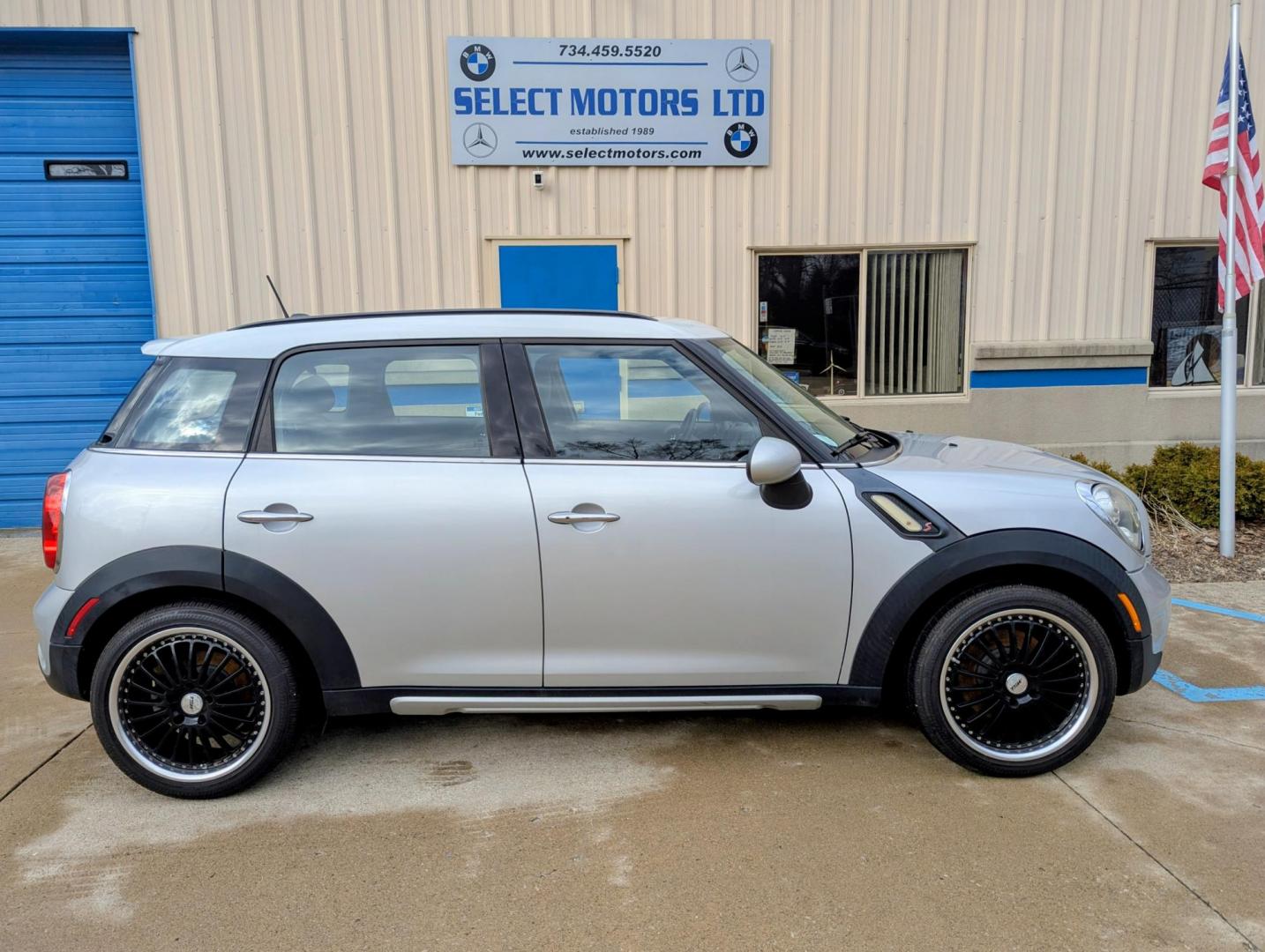 2015 Silver Metallic /Carbon Black Leather Mini Countryman S ALL4 (WMWZC5C59FW) with an 1.6L L4 DOHC 16V TURBO engine, 6-speed Manual transmission, located at 603 Amelia Street, Plymouth, MI, 48170, (734) 459-5520, 42.378841, -83.464546 - Vehicles shown by appointment - Please call ahead - 734-459-5520, text 734-658-4573 or contact us via our web site at: http://www.selectmotors.com for complete Inventory, Photos, Videos and FREE Carfax Reports. 2015 MINI Cooper Countryman "S" ALL4 Sport Package, 156K miles, Manual 6-speed trans, - Photo#13